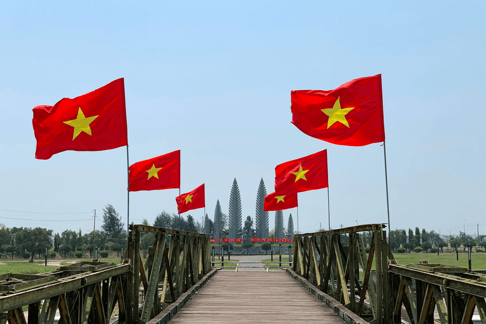 Cầu Hiền Lương - sông Bến Hải 