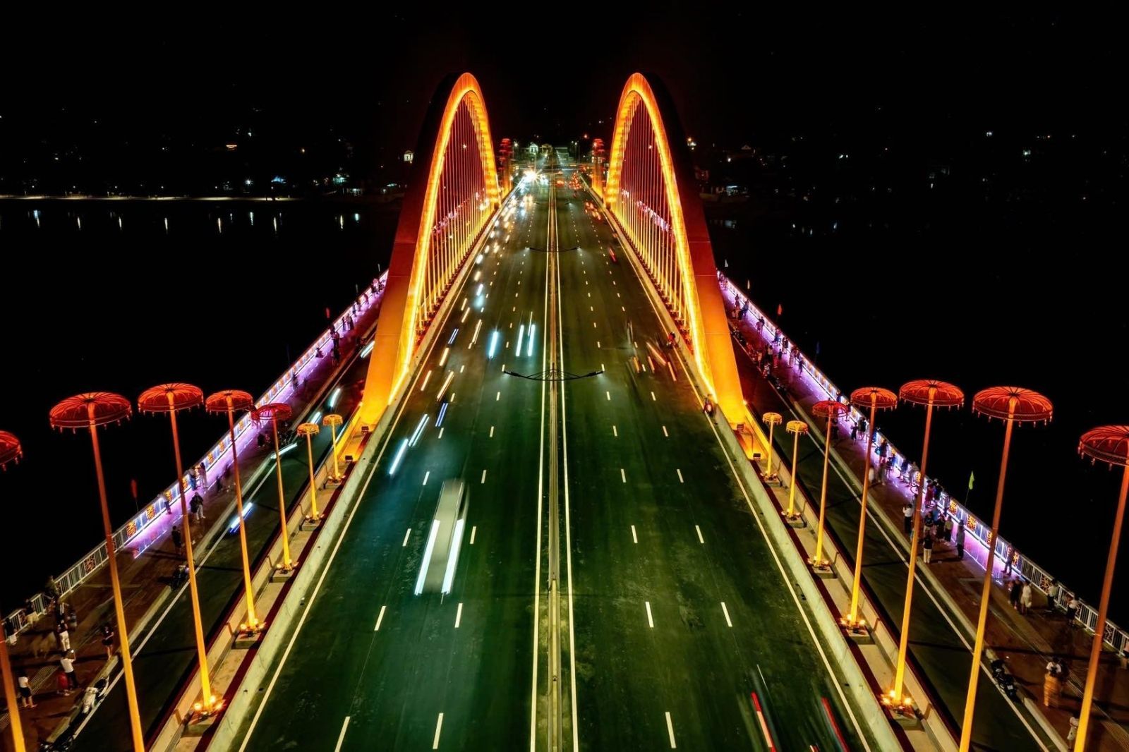 Cầu Nguyễn Hoàng về đêm