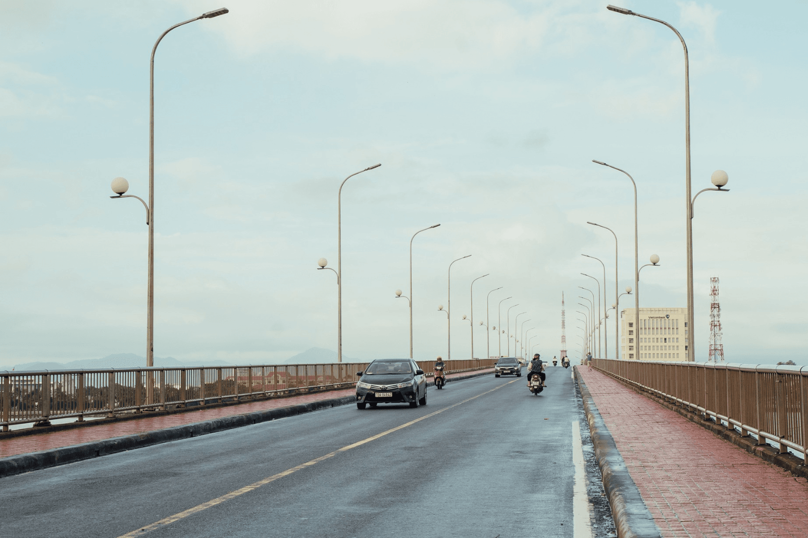 Cầu Nhật Lệ 1 ban ngày