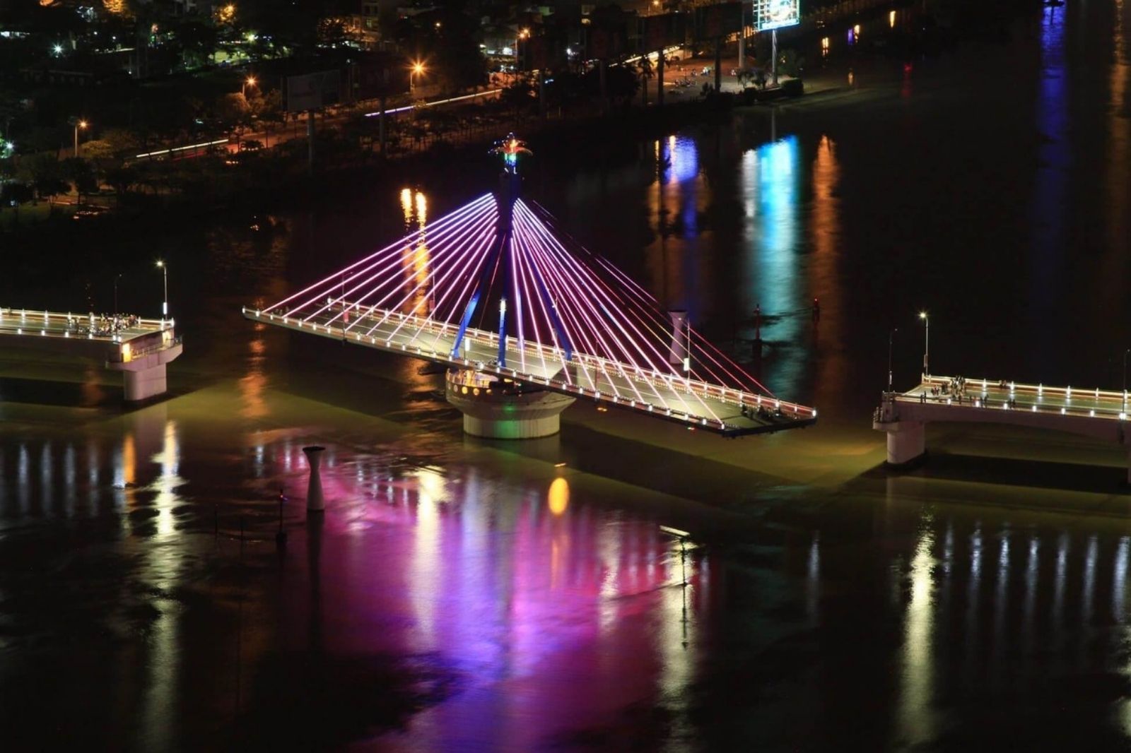 Cầu sông Hàn là cầu quay độc đáo ở Đà Nẵng