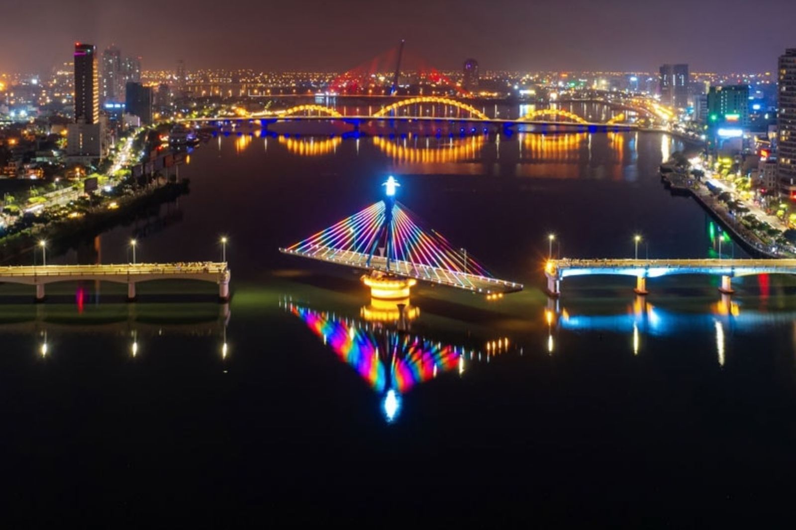 Cầu sông Hàn với vẻ đẹp lung linh về đêm