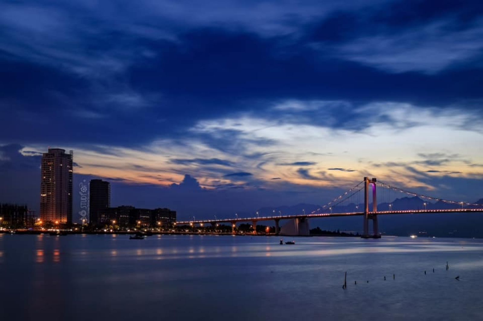 Cầu Thuận Phước là cầu treo dây văng dài nhất Việt Nam