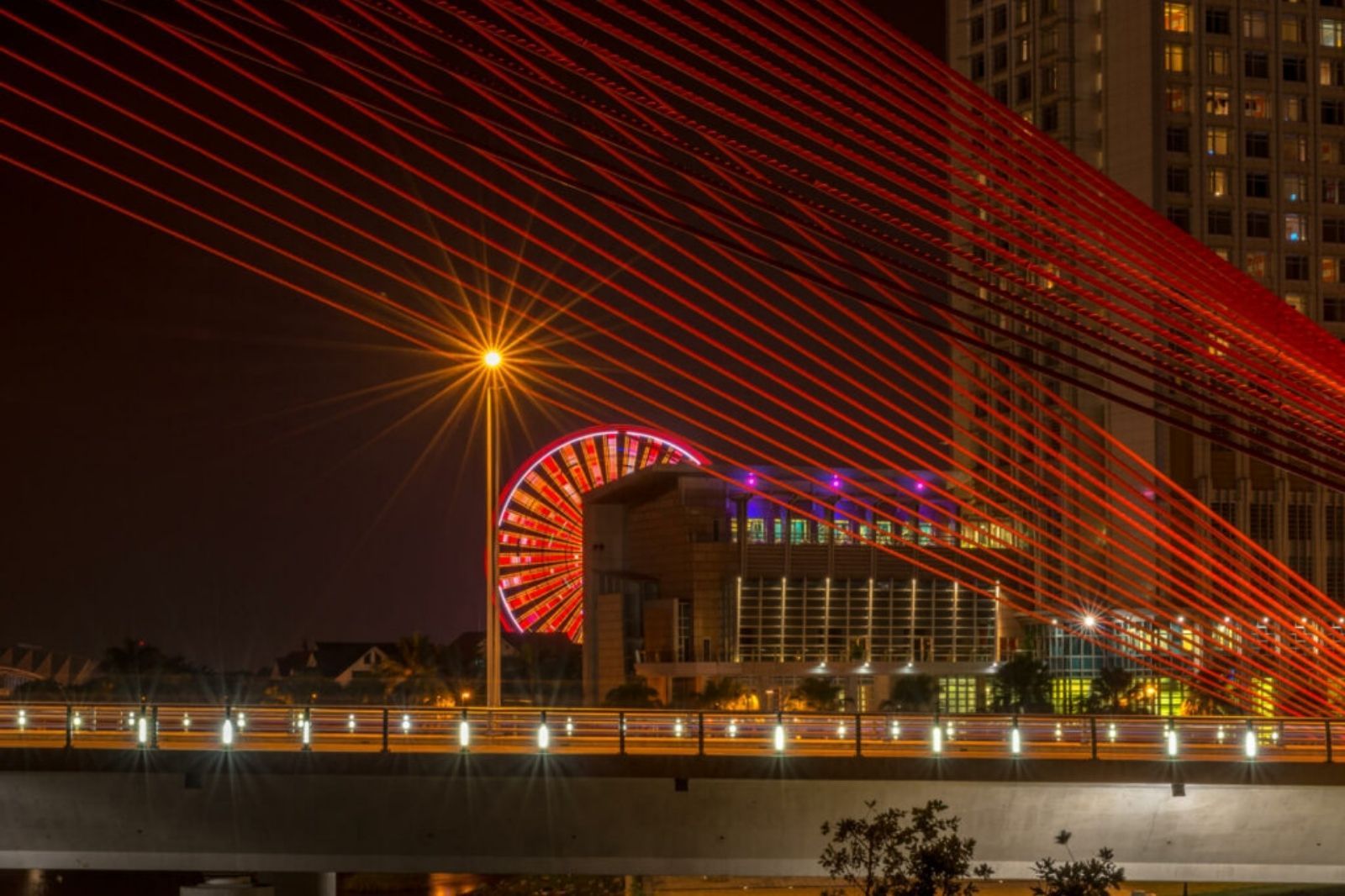 Cầu Trần Thị Lý về đêm 