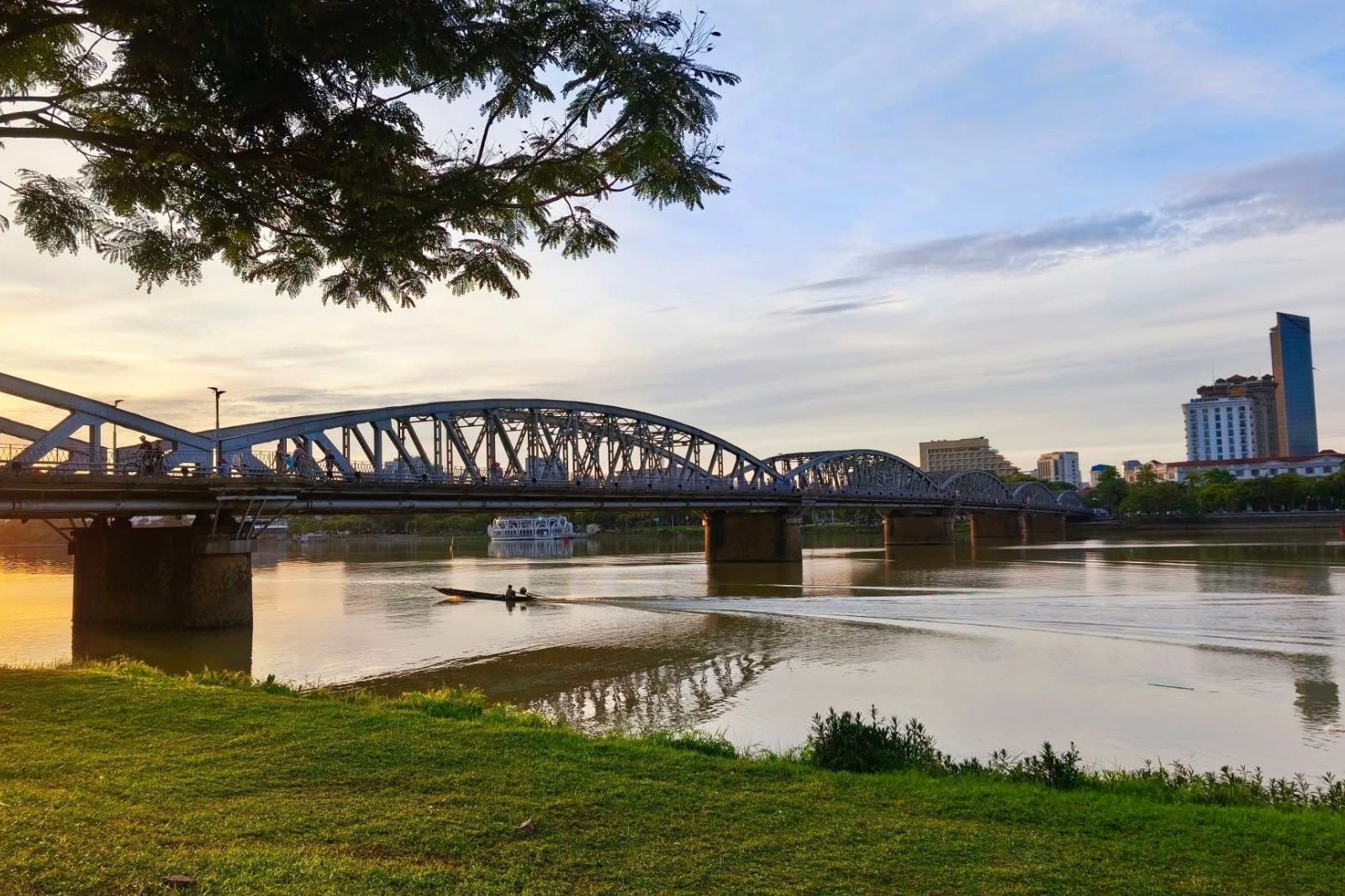 Cầu Tràng Tiền - Huế 