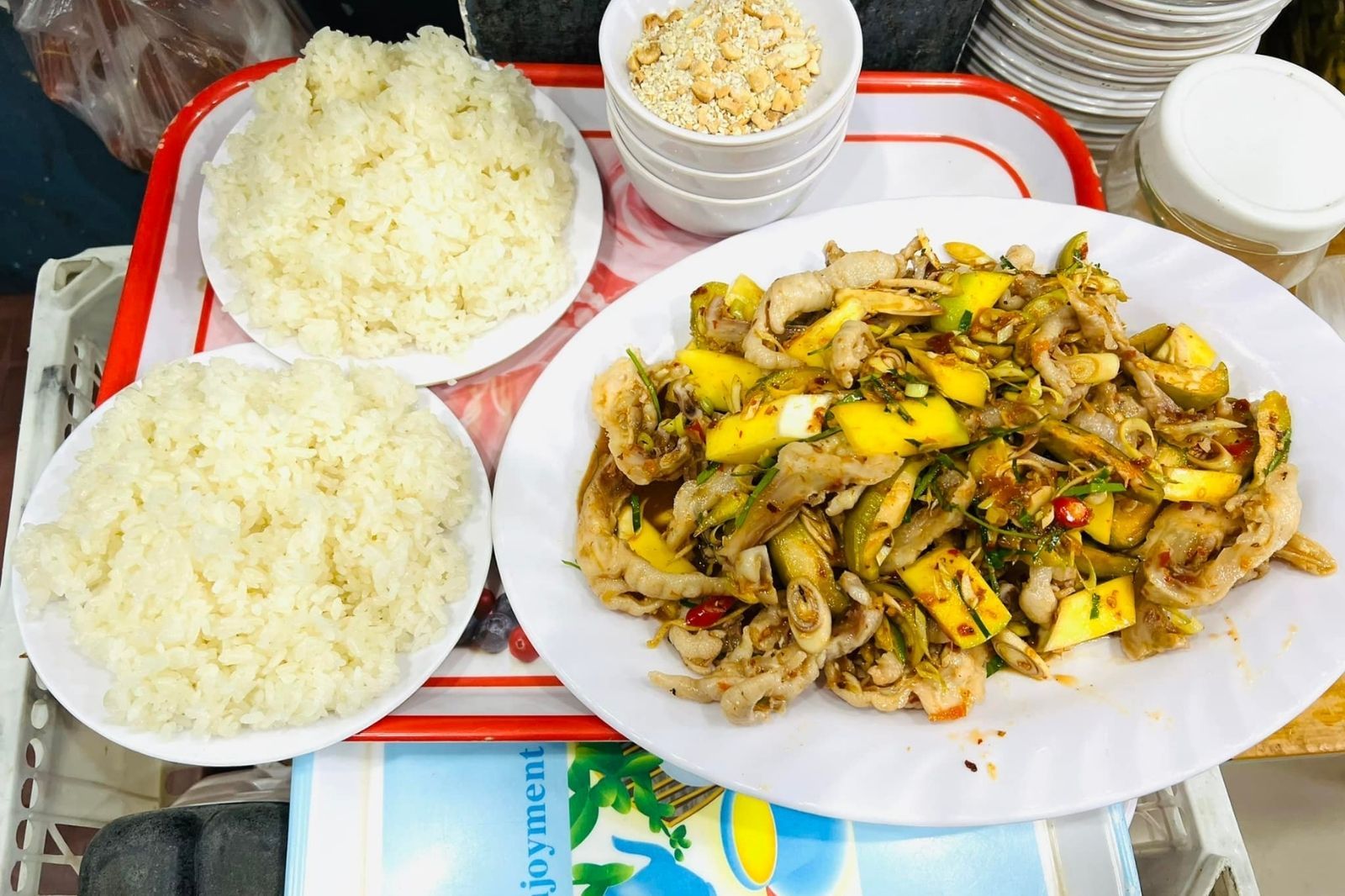 Chân gà bóp gỏi dì Dung