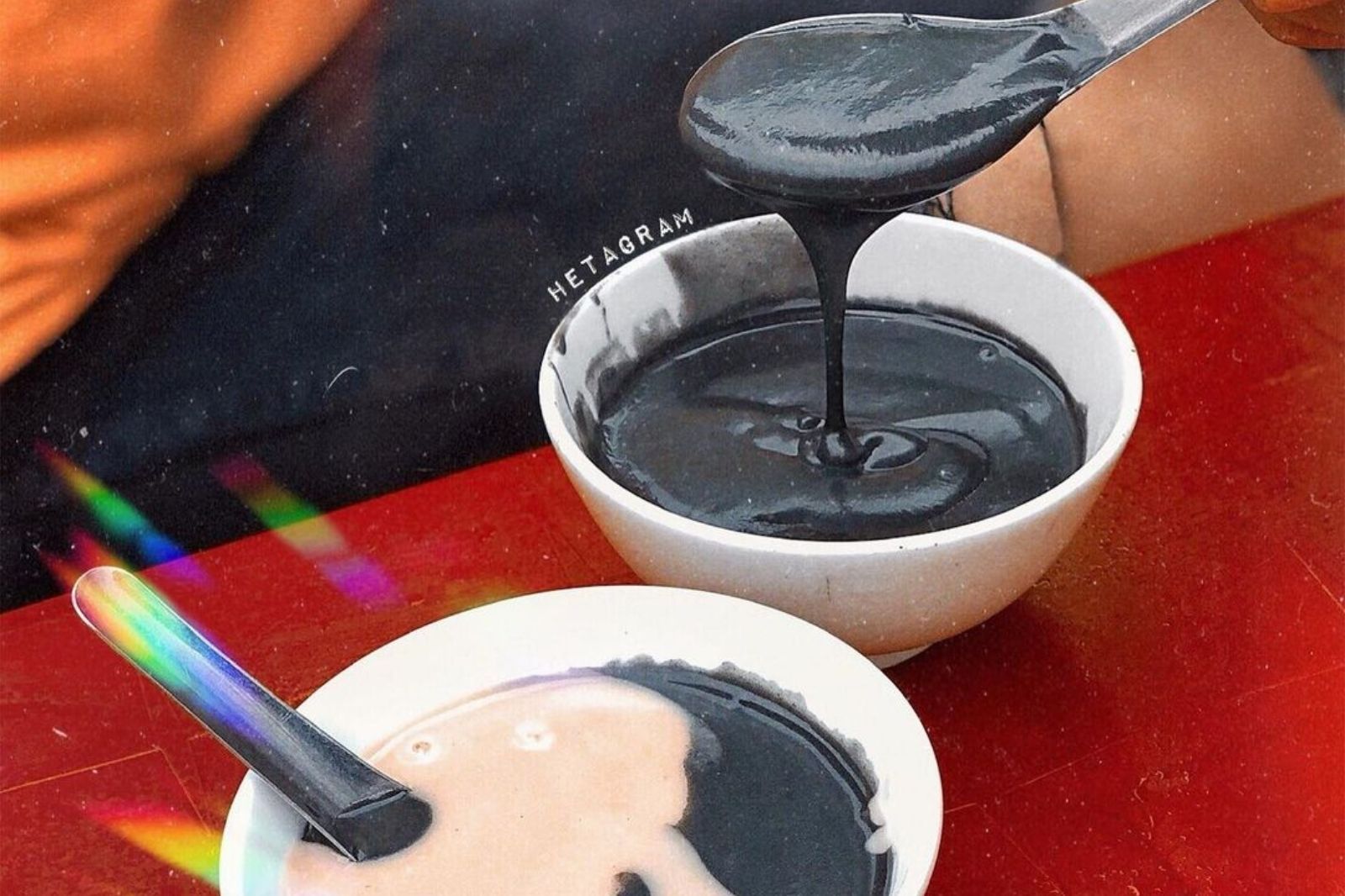 Chè xí mà có màu đen và sánh dẻo đặc trưng  