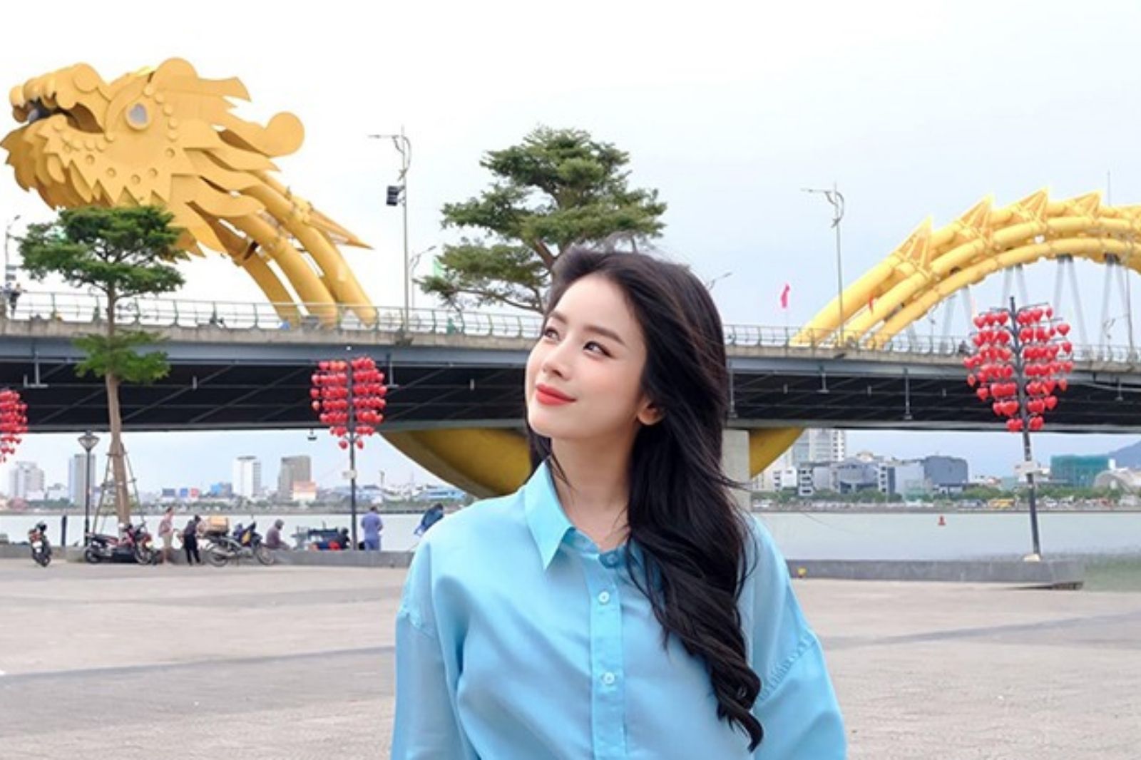 Check-in cầu Rồng lúc ban ngày 