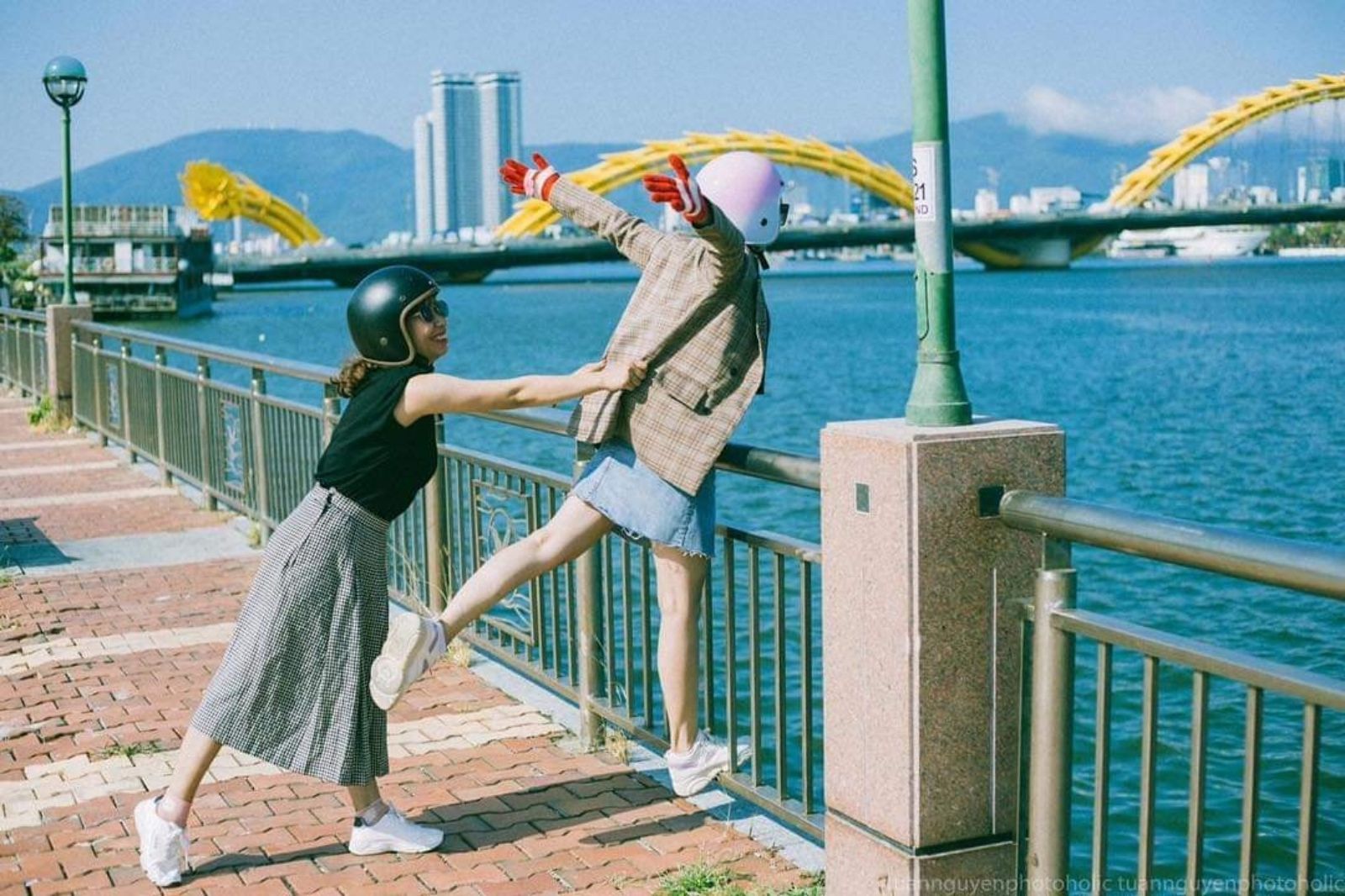 Check-in cầu Rồng từ phố đi bộ Bạch Đằng 