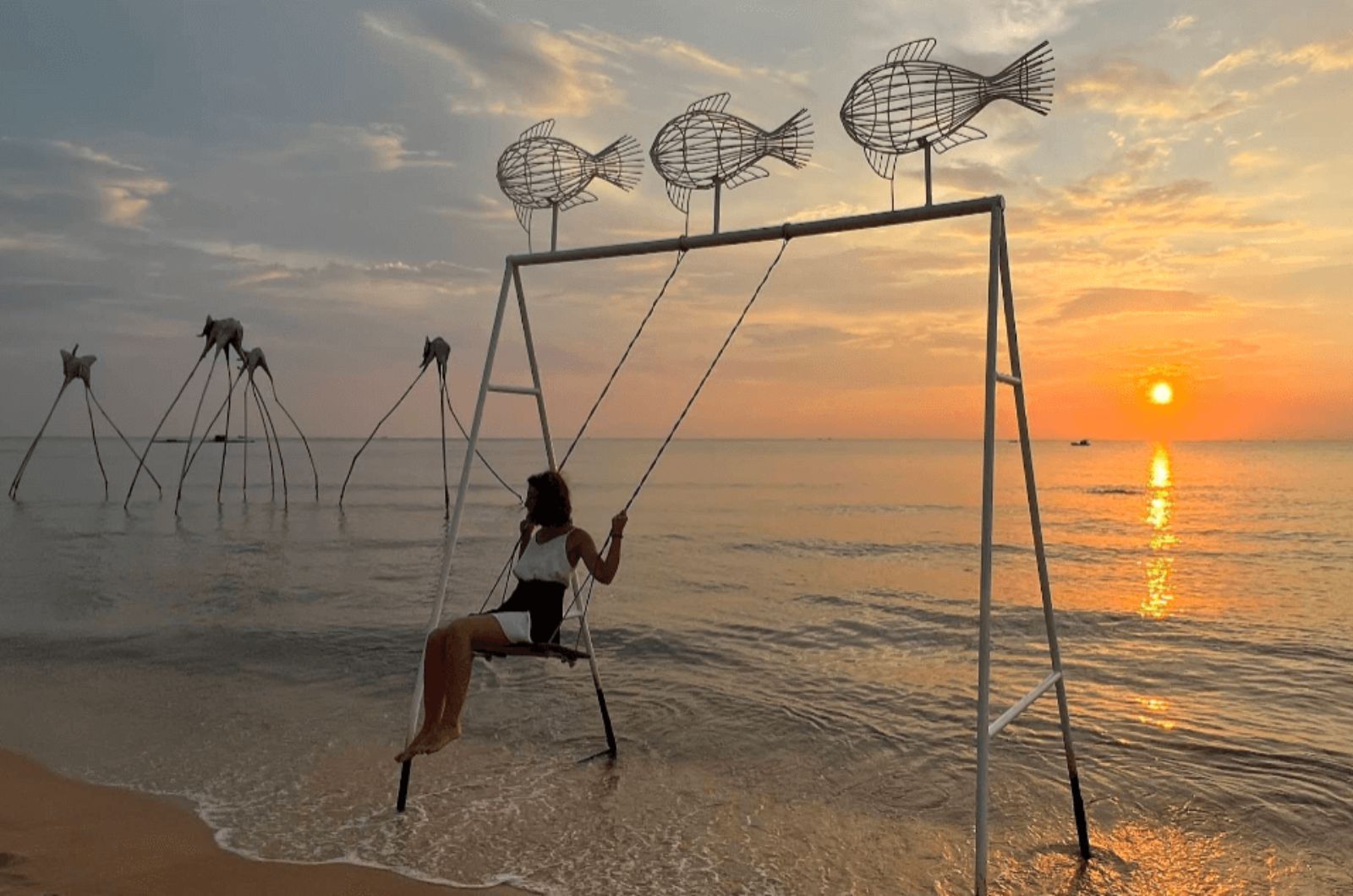 Check-in với bãi biển vào lúc hoàng hôn 