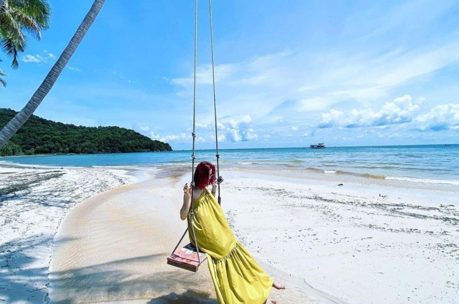 Check-in với biển xanh cát trắng ở Bãi Sao