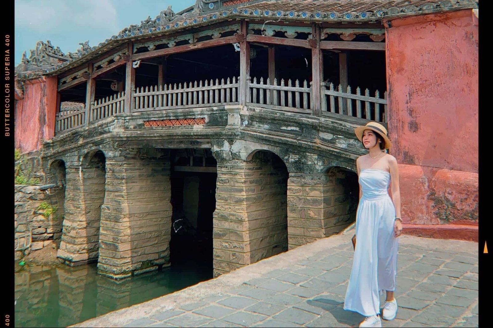 Check-in với chùa cầu  