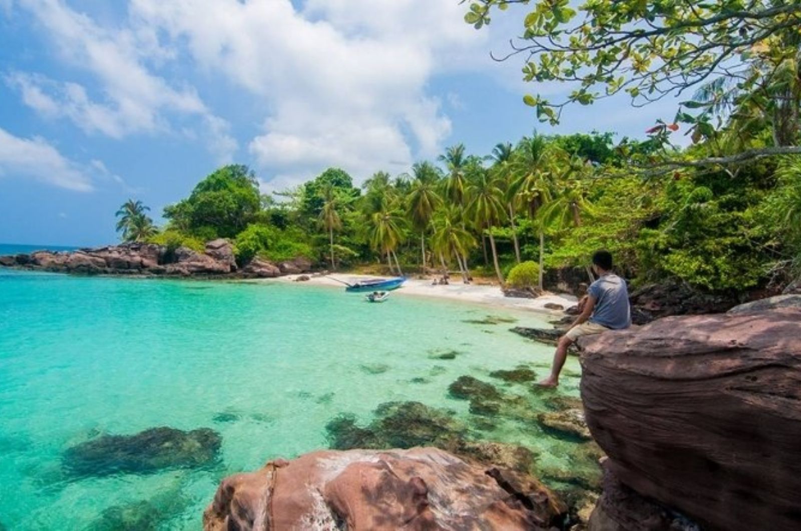 Check-in với mỏm đá ở Hòn Móng Tay  