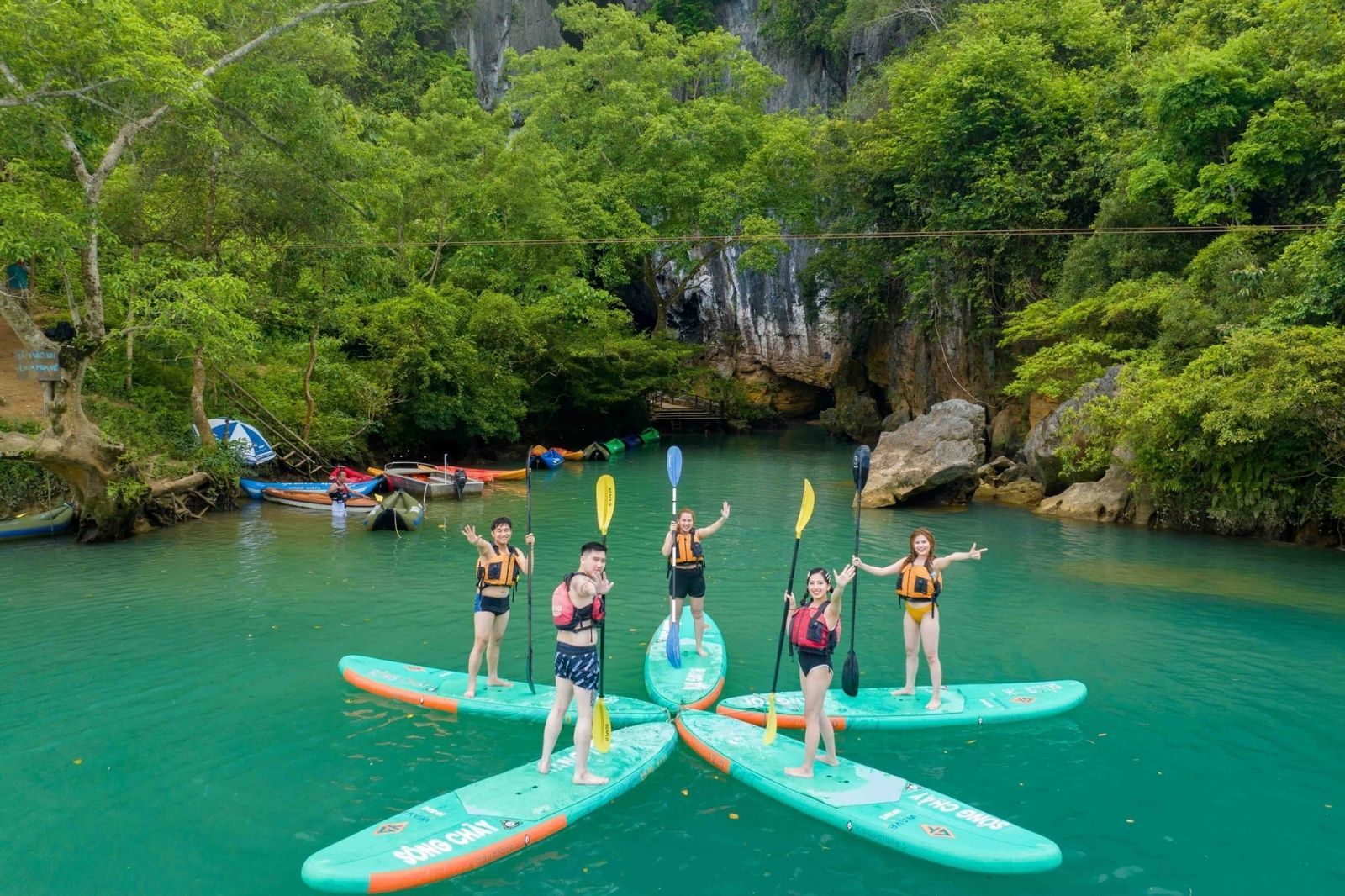 Chèo Kayak ở sông Chày 