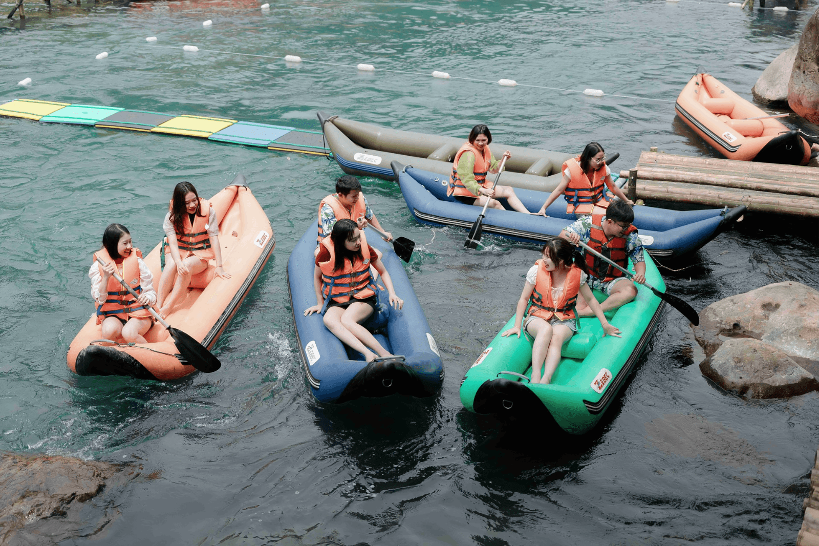 Chèo Kayak ở suối