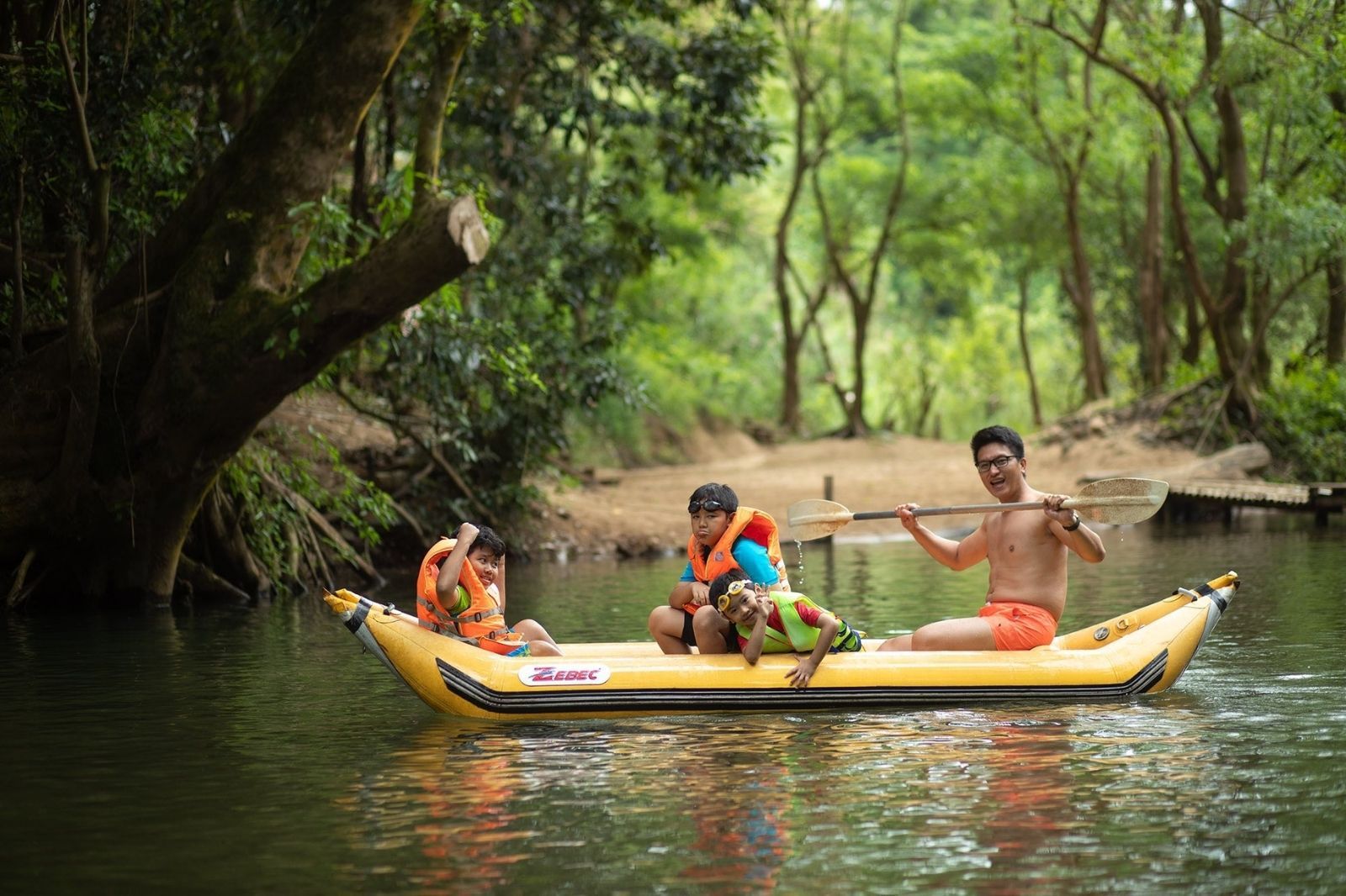 Chèo kayak ở suối Ozo