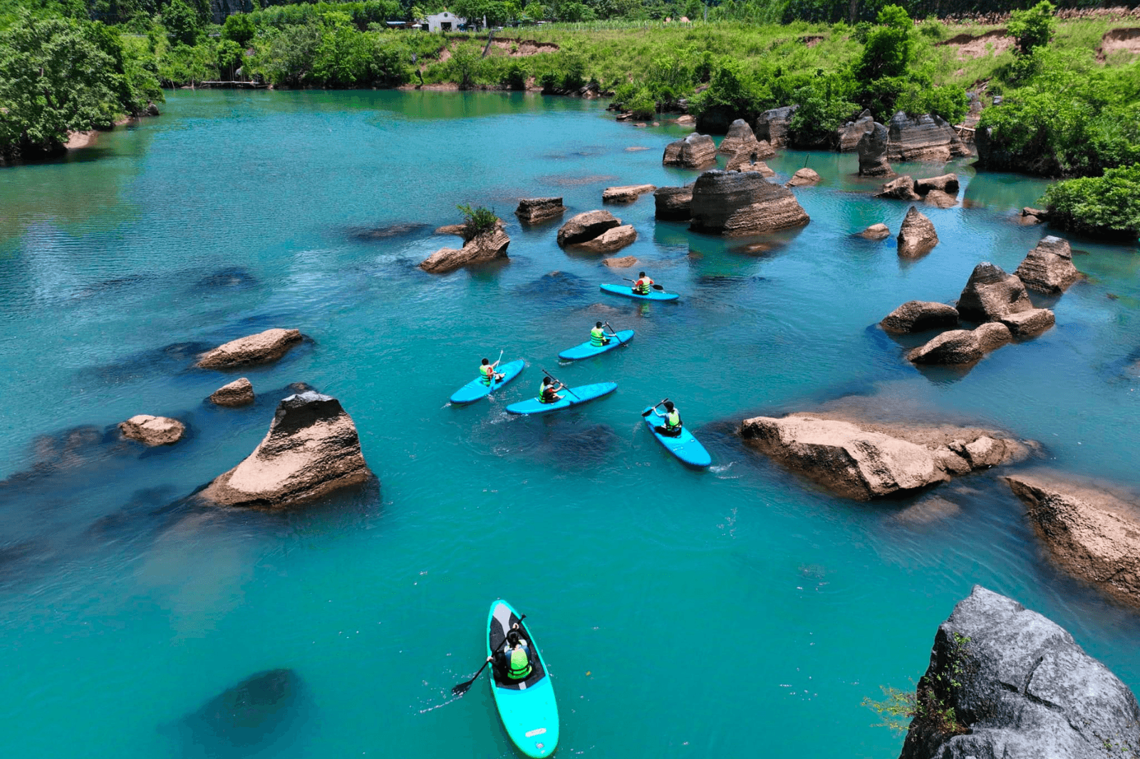 Chèo kayak ở thung lũng Hava