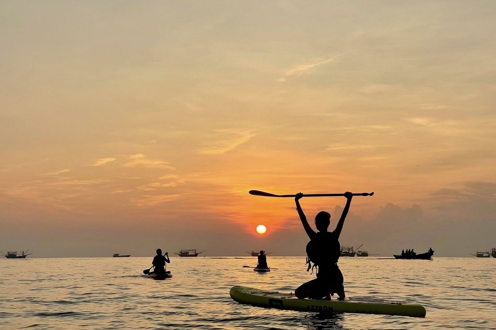 Chèo SUP buổi sáng thường bắt đầu rất sớm 