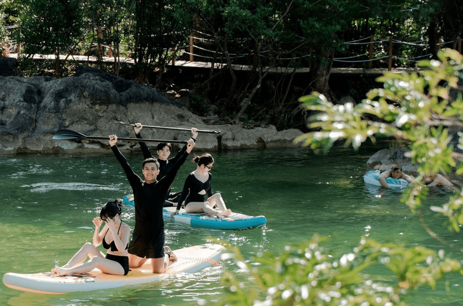Chèo Sup tại khe nước lạnh