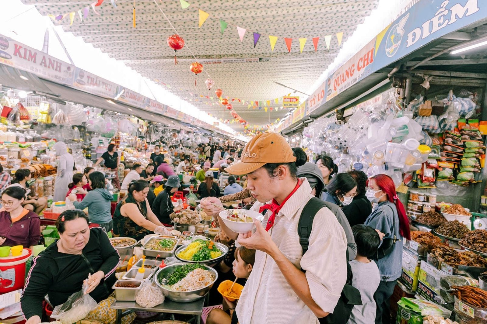 Chợ Cồn là một trong những khu chợ lâu đời và sầm uất của Đà Nẵng