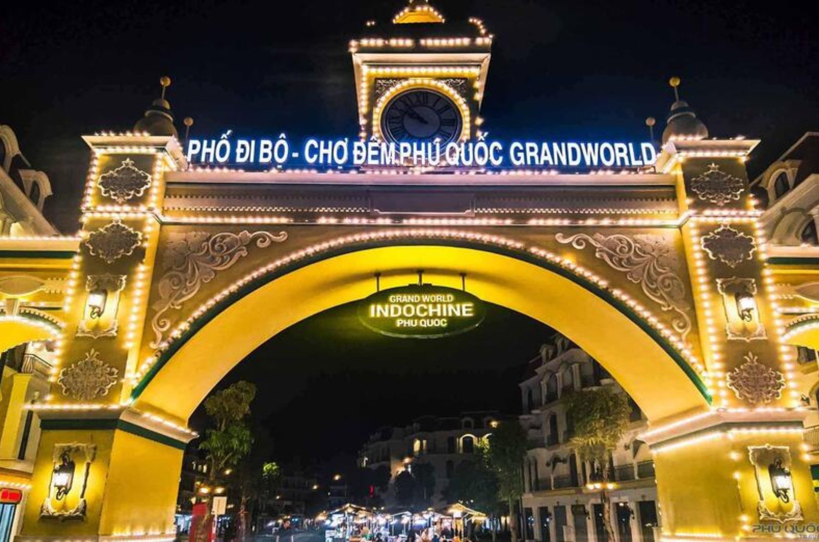 Chợ đêm Grand World nằm ngay trung tâm thành phố