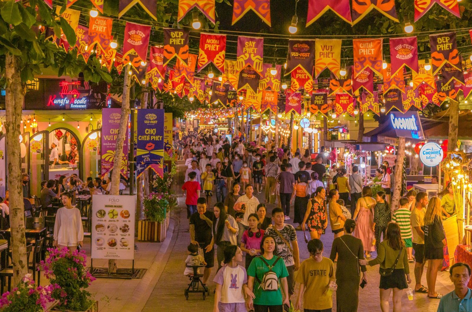 Chợ đêm Vui-Fest Bazaar