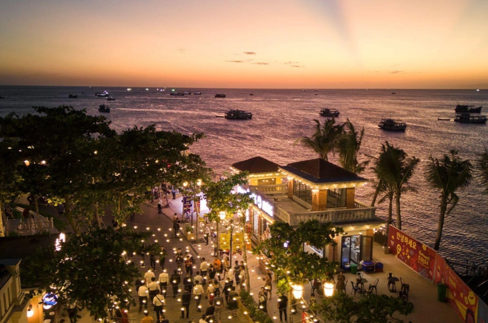 Chợ đêm Vuifest tọa lạc tại thị trấn Hoàng hôn 