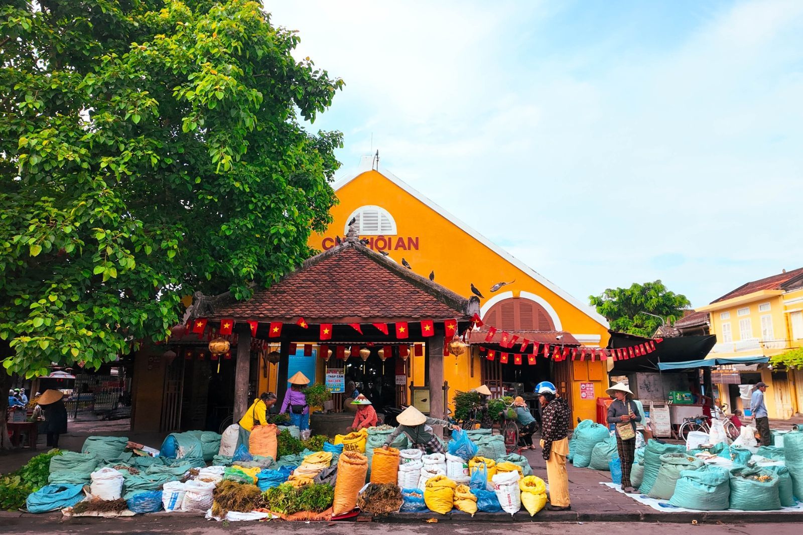 Chợ Hội An nằm ngay trung tâm phố cổ Hội An 
