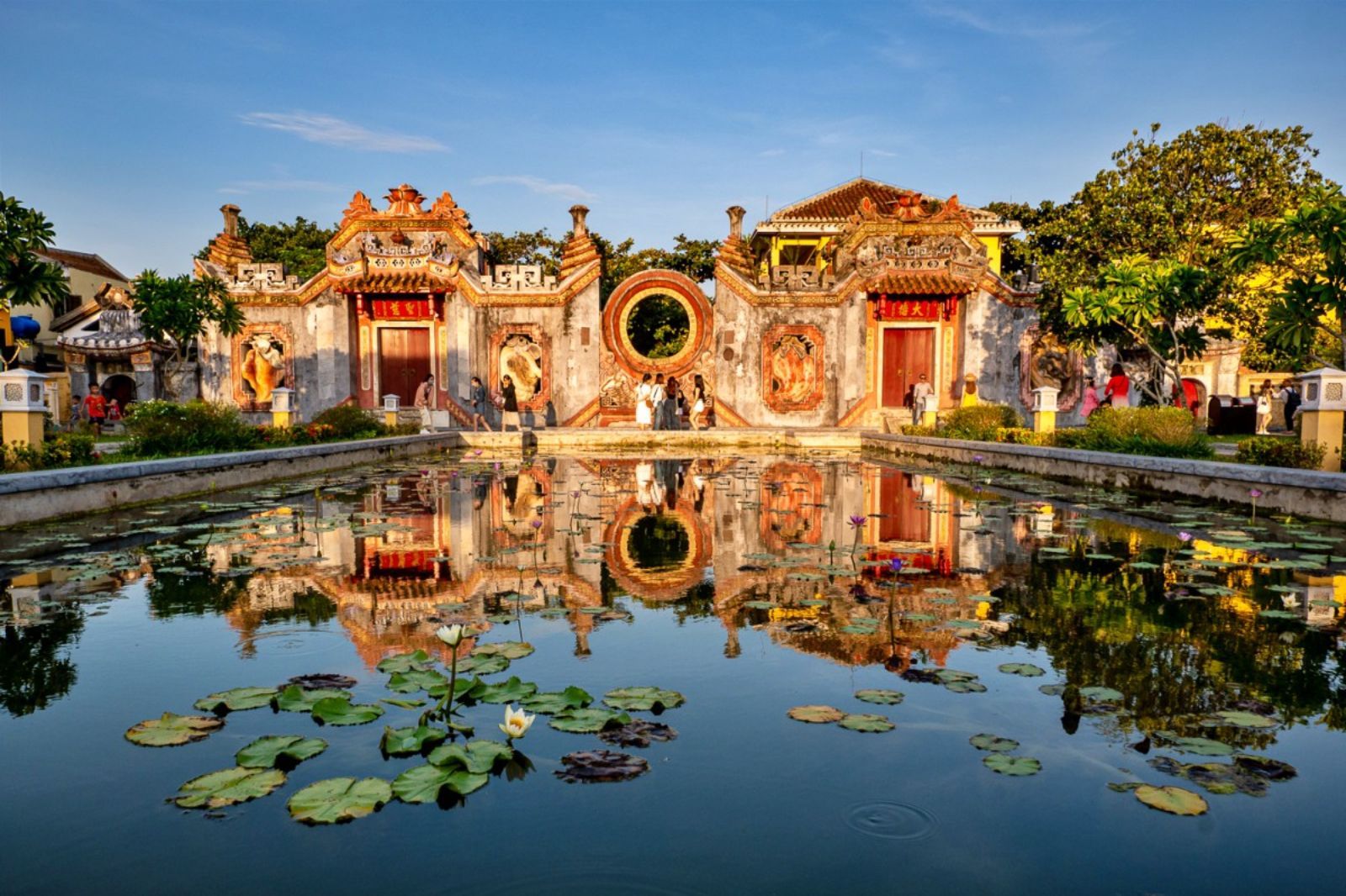 Chùa Bà Mụ nằm giữa phố cổ Hội An  