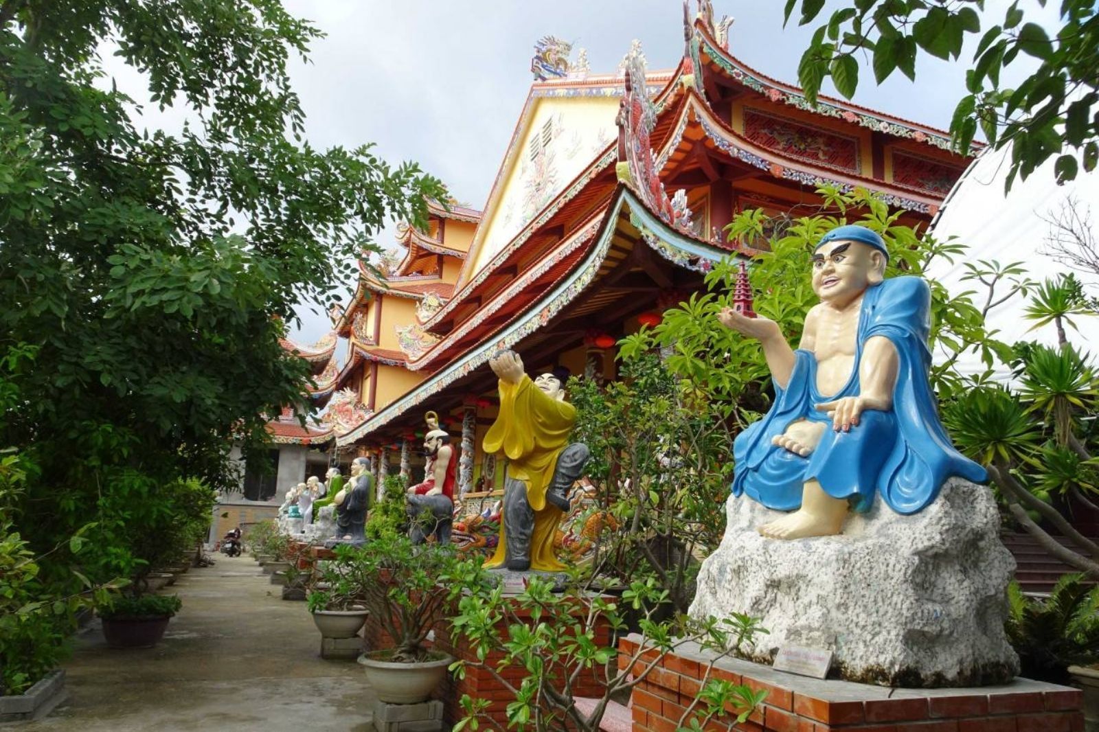 Chùa Bửu Đài Sơn là ngôi chùa có Phủ Mẫu 