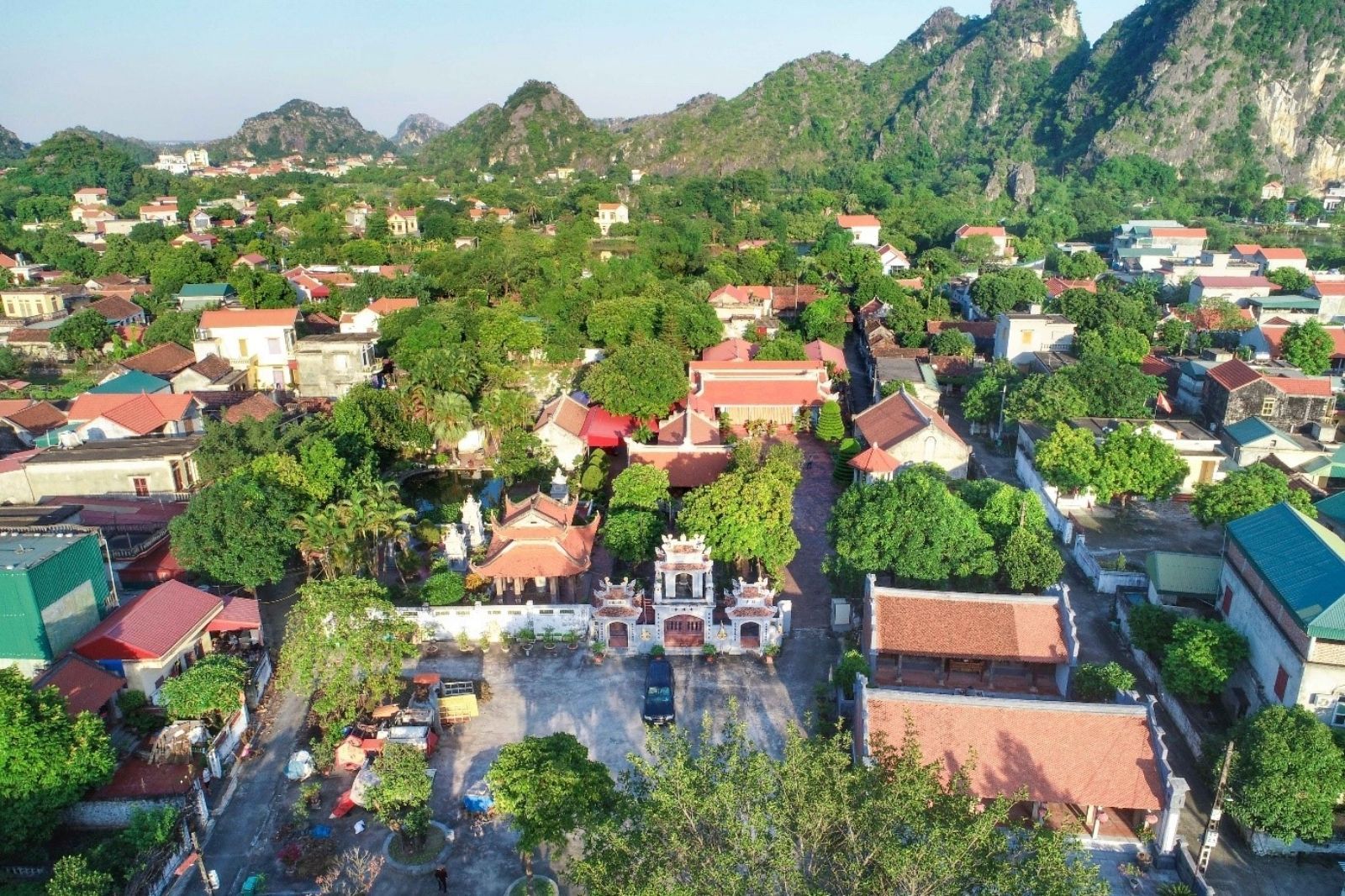 Chùa Nhất Trụ quay về hướng Tây