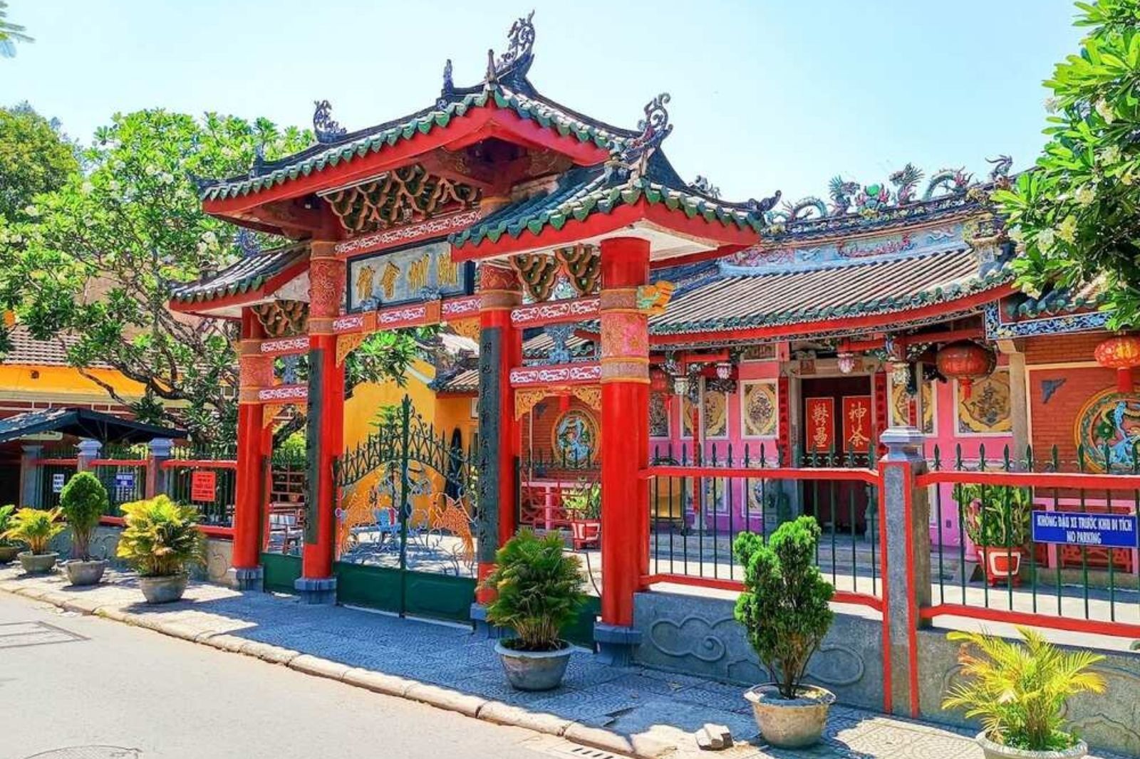 Hội quán Triều Châu hay còn gọi là chùa ông Bổn 