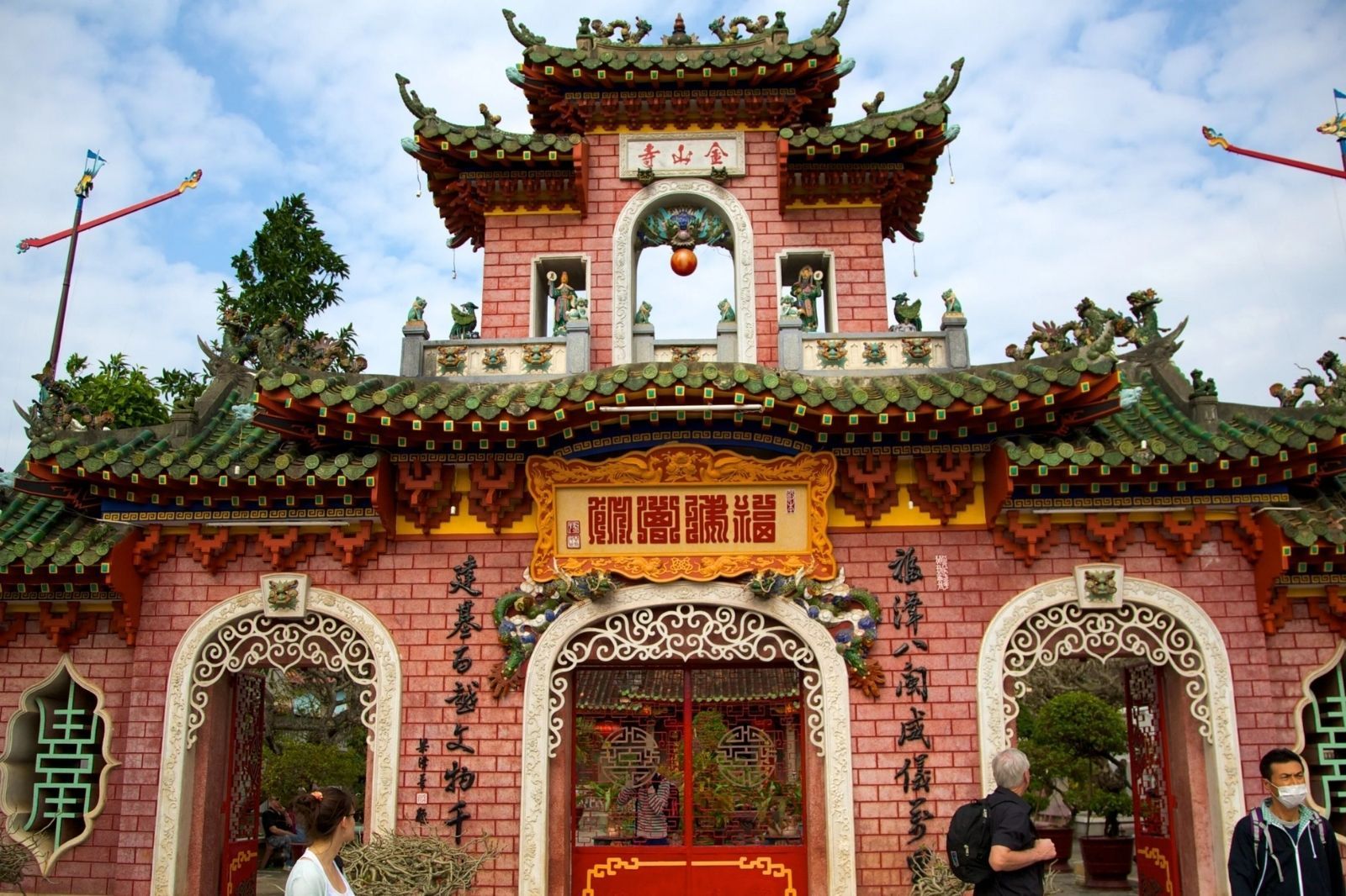 Chùa Ông hay còn gọi là Quan Công Miếu  