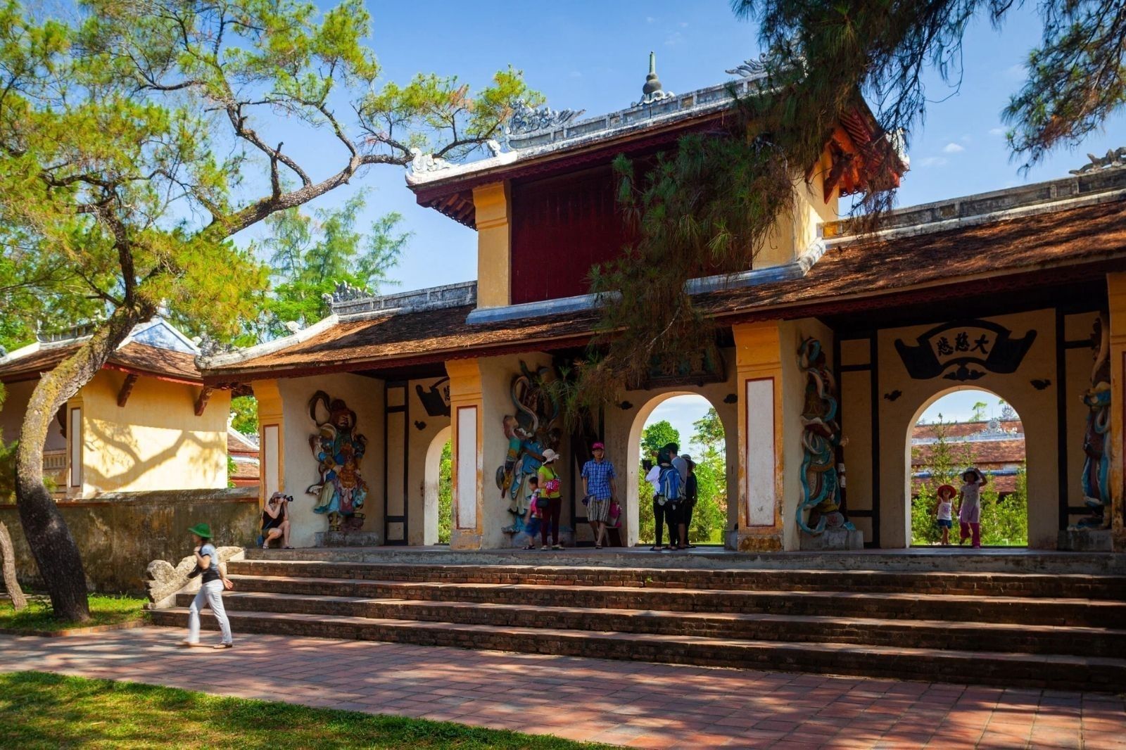 Chùa Thiên Mụ có nhiều công trình kiến trúc nổi bật 