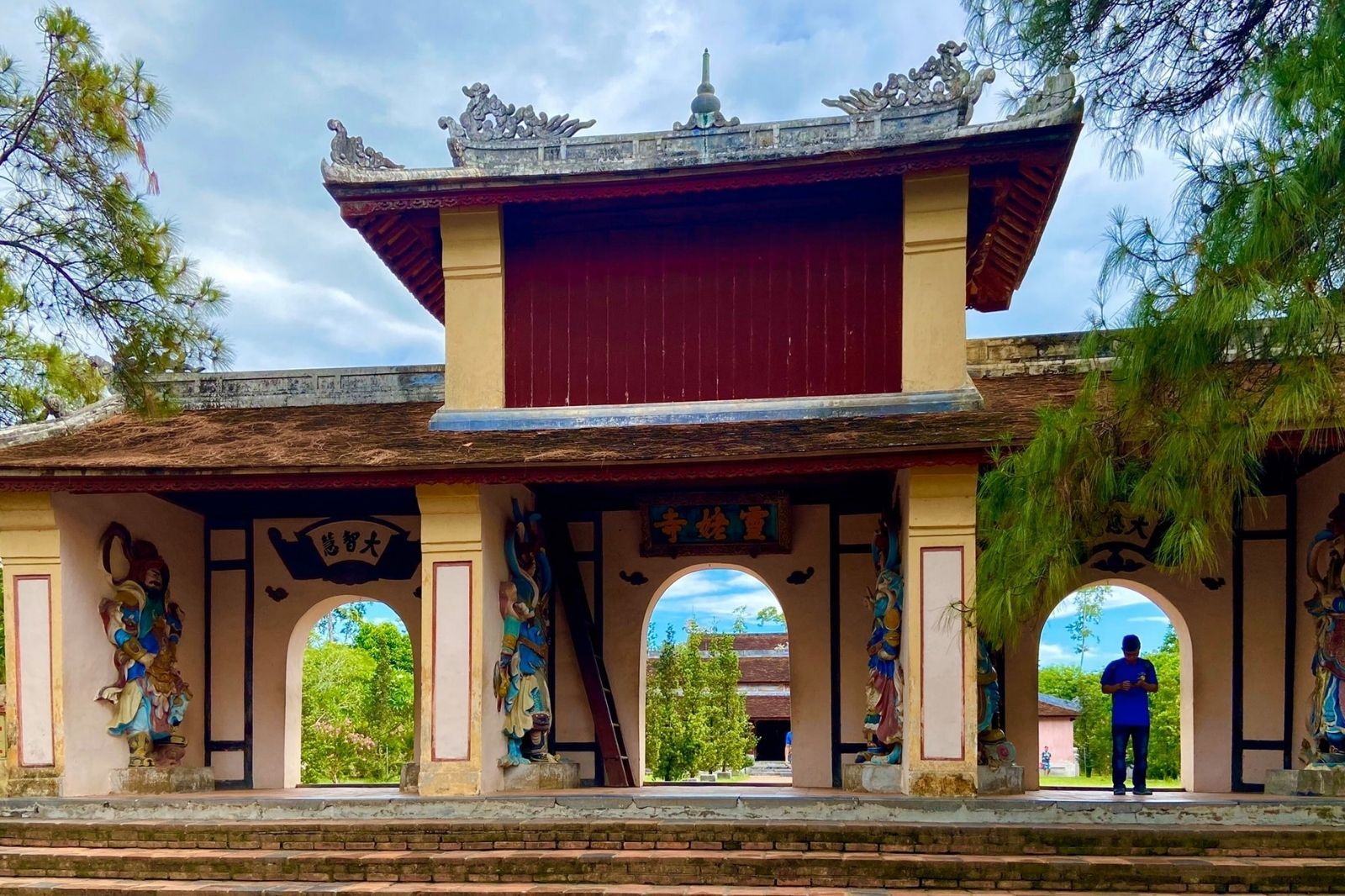 Chùa Thiên Mụ còn có tên gọi khác là chùa Linh Mụ 