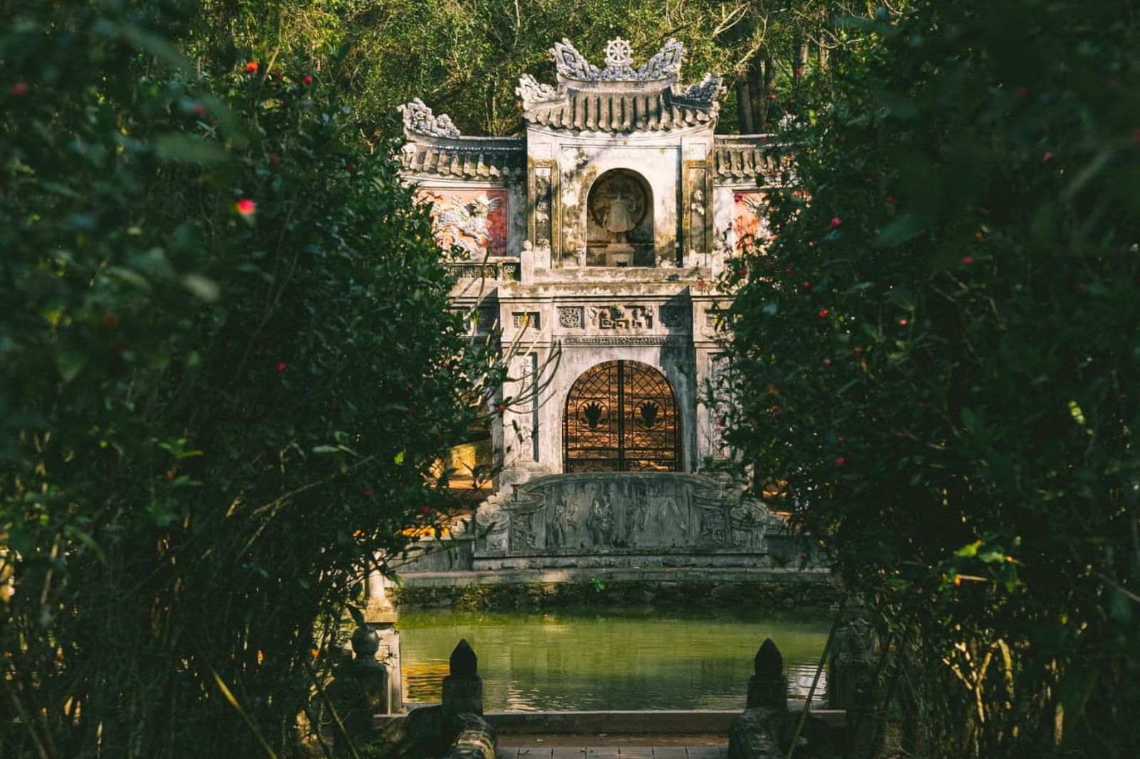 Đến chùa Từ Hiếu vào sáng sớm