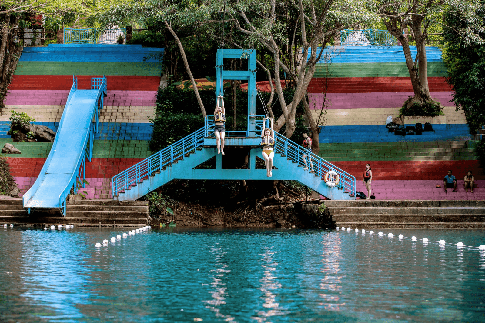 Có 2 tuyến zipline ở sông Chày hang Tối