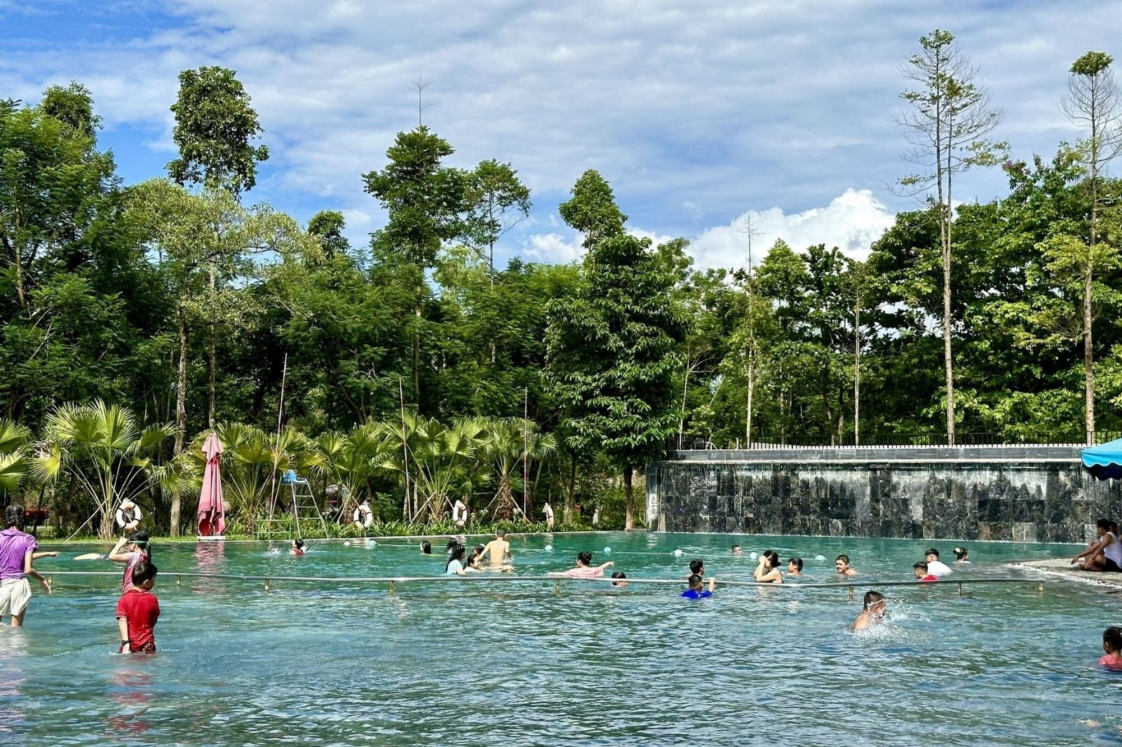 Có nhiều cách di chuyển đến suối khoáng nóng Thanh Tân