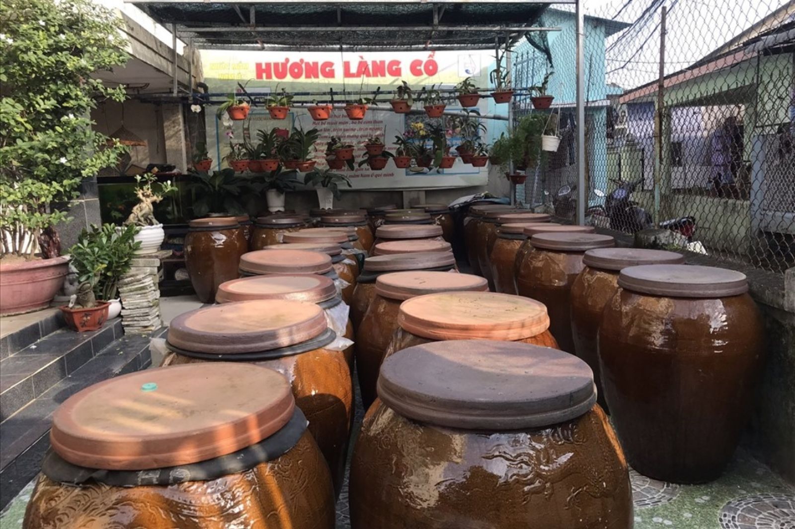 Một trong những cơ sở sản xuất nước mắm Nam Ô