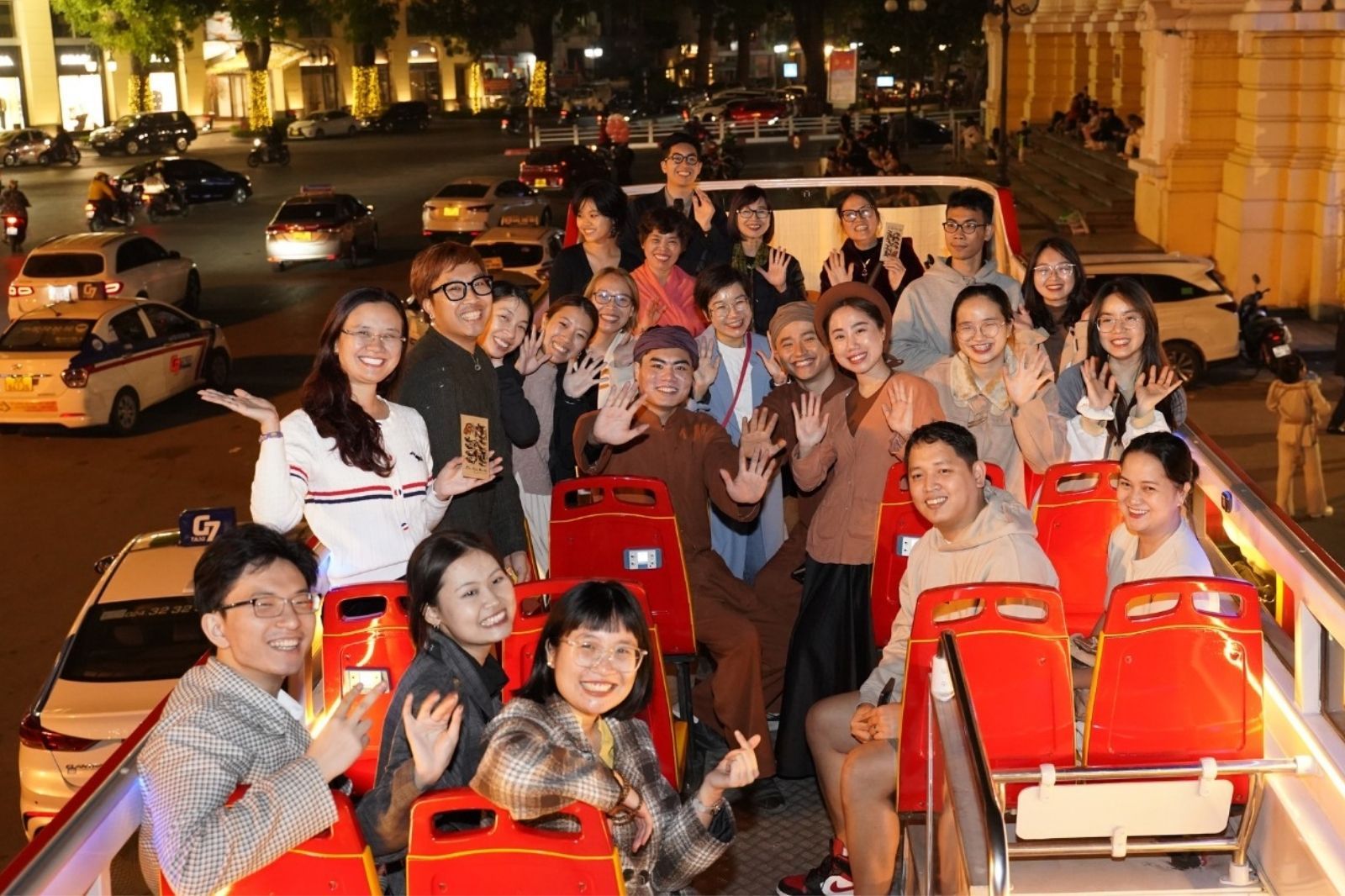 Coach Tour hay còn gọi là tour du lịch bằng xe buýt