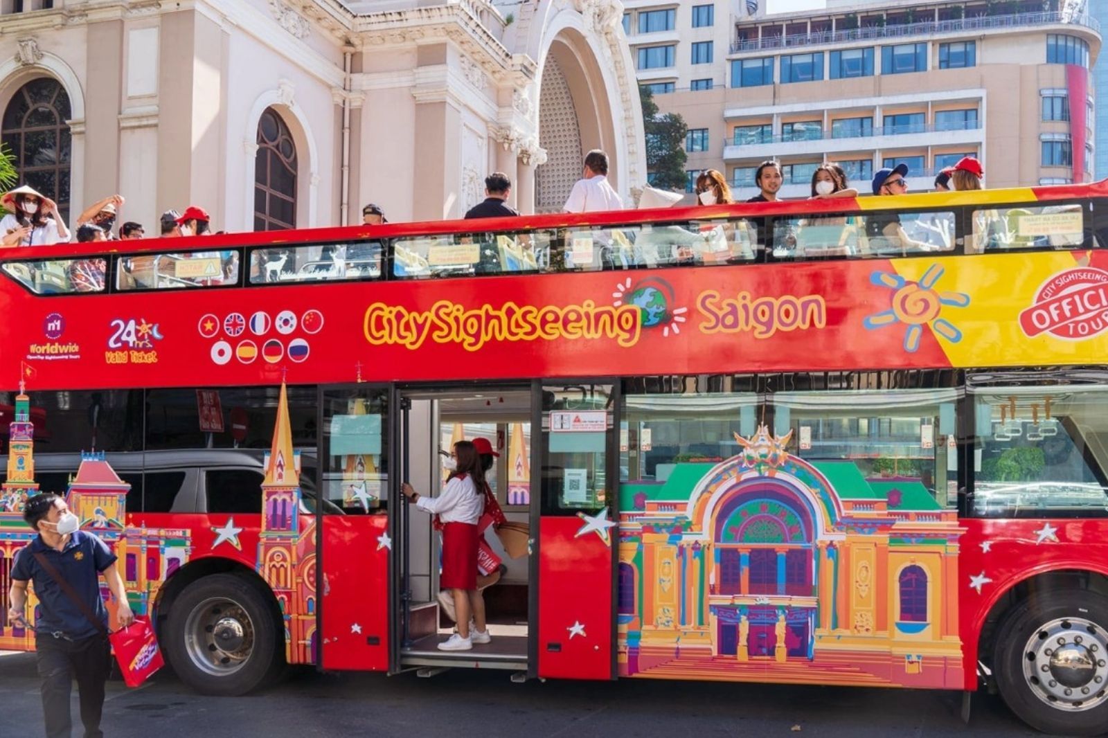Coach tour thường có nhiều ưu điểm và tiết kiệm hơn
