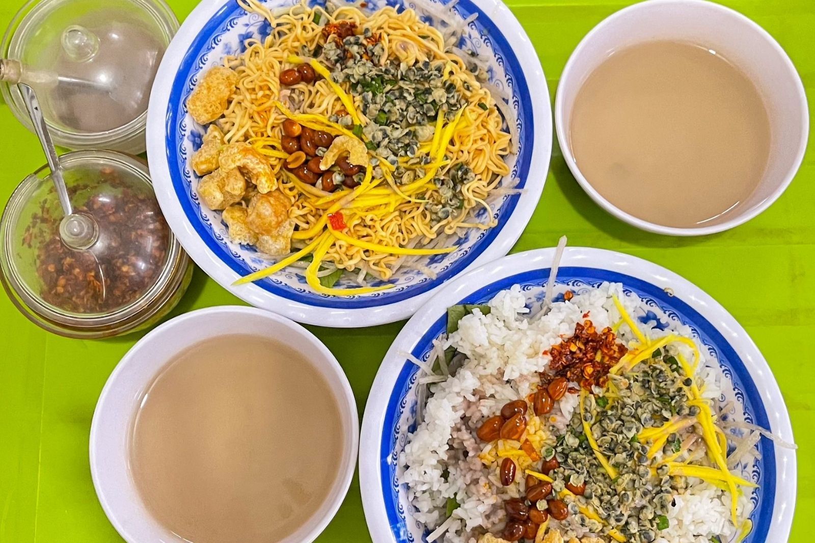 Cơm hến và mì hến