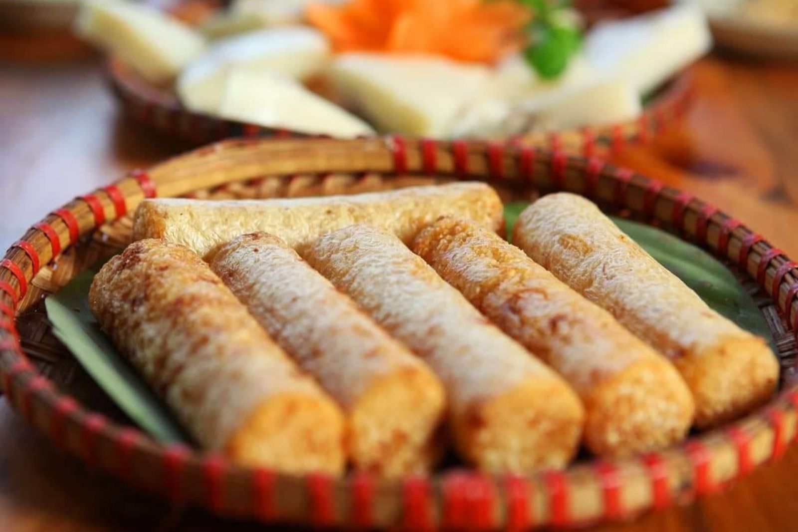 Cơm lam ngon nhất khi ăn lúc nóng hổi  