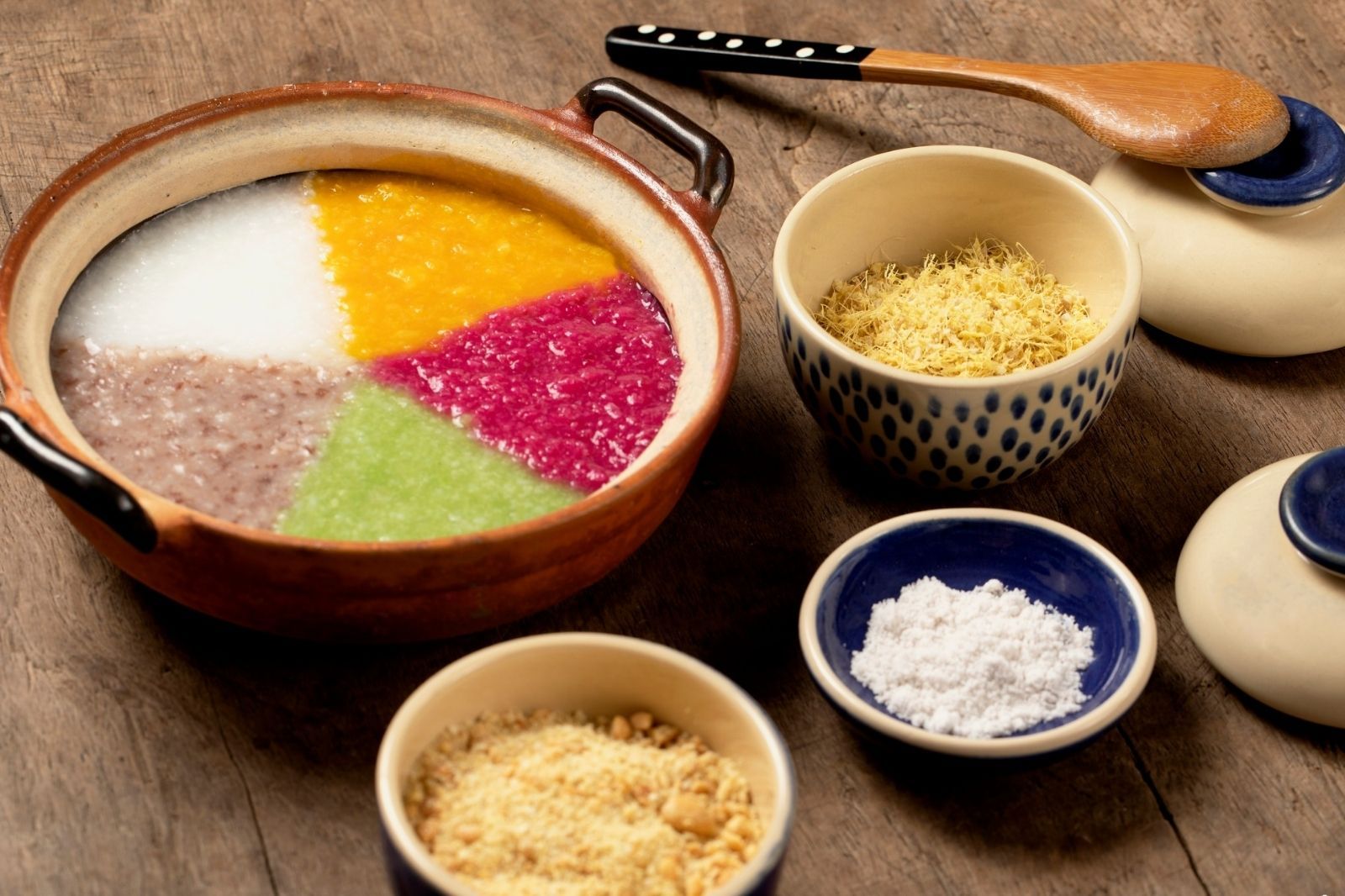 Cơm muối ăn kèm cháo ngũ sắc 