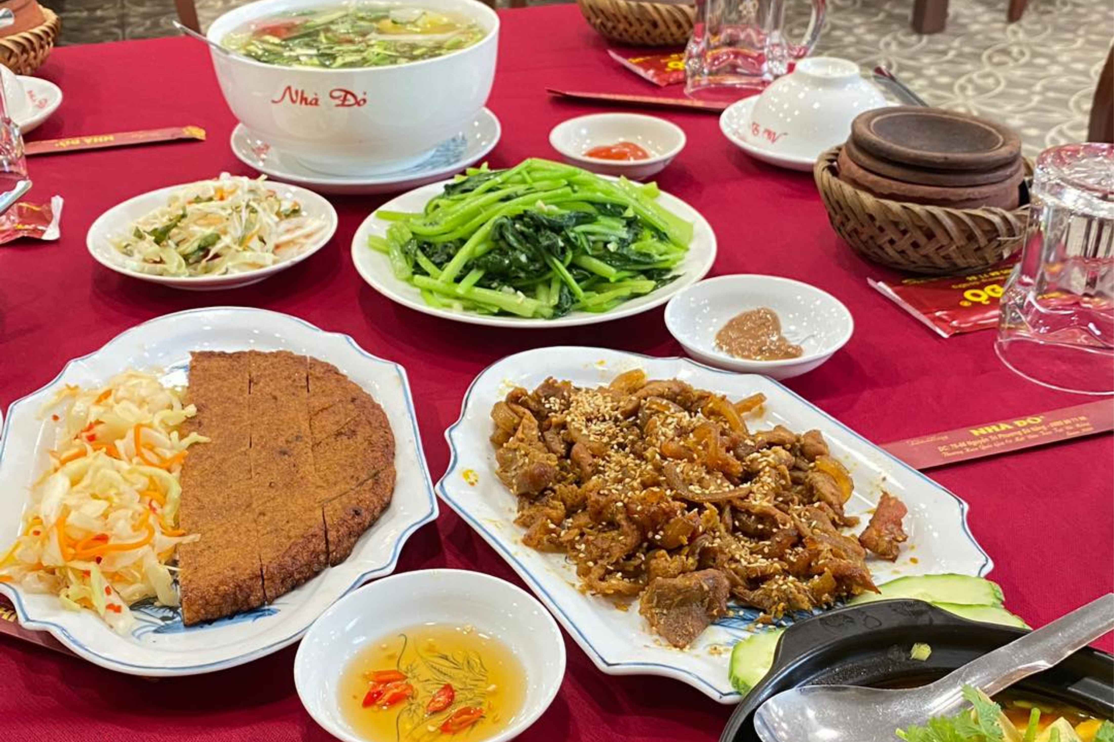 Cơm niêu nhà Đỏ  