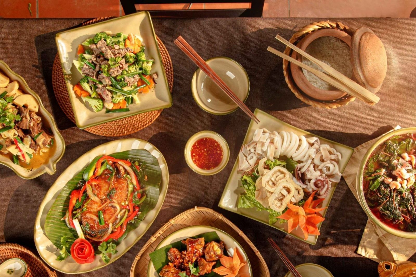 Cơm niêu nhà hàng Không Gian Xưa 