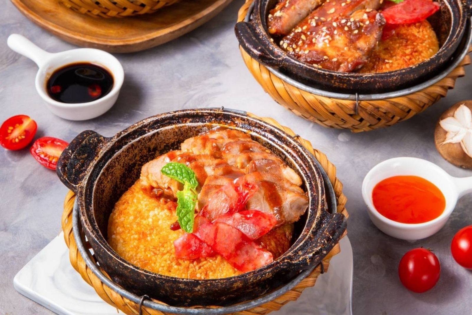 Cơm niêu Singapore