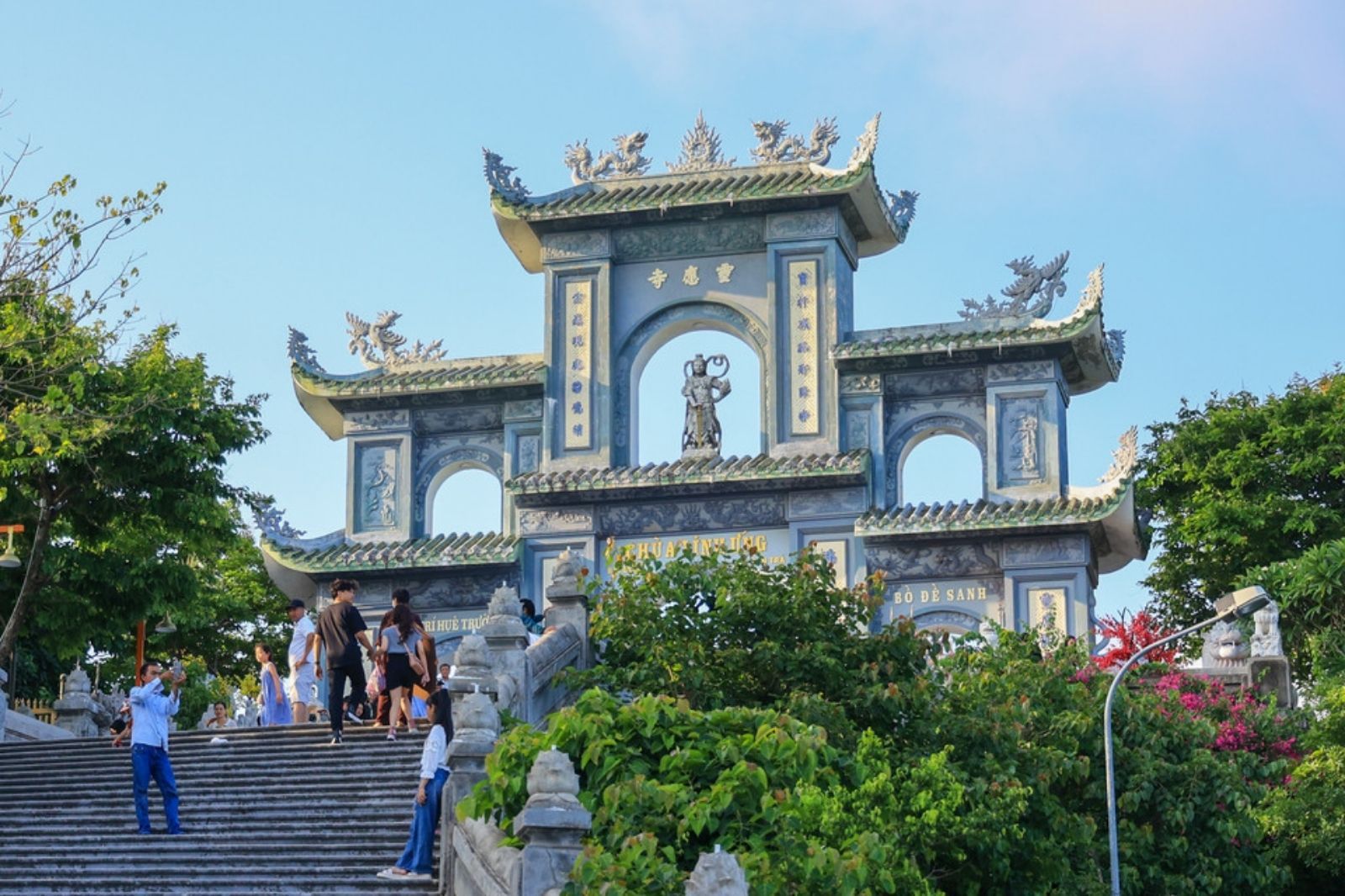 Cổng chùa Linh Ứng Sơn Trà