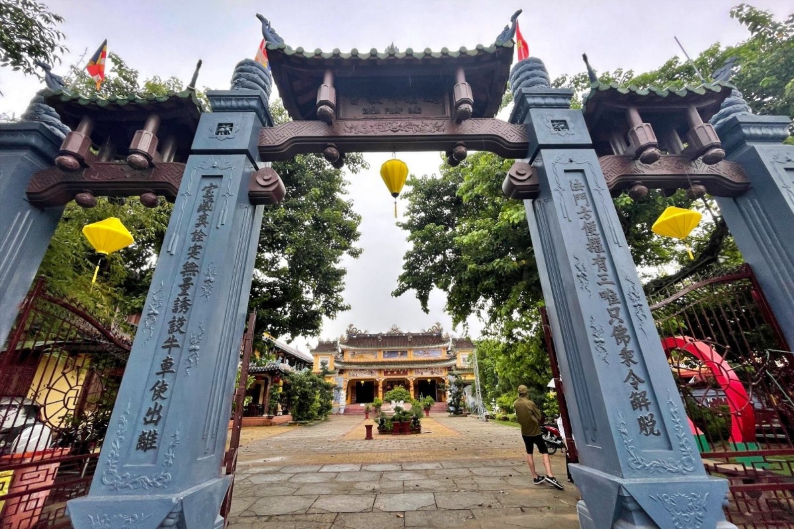 Cổng chùa Pháp Bảo  