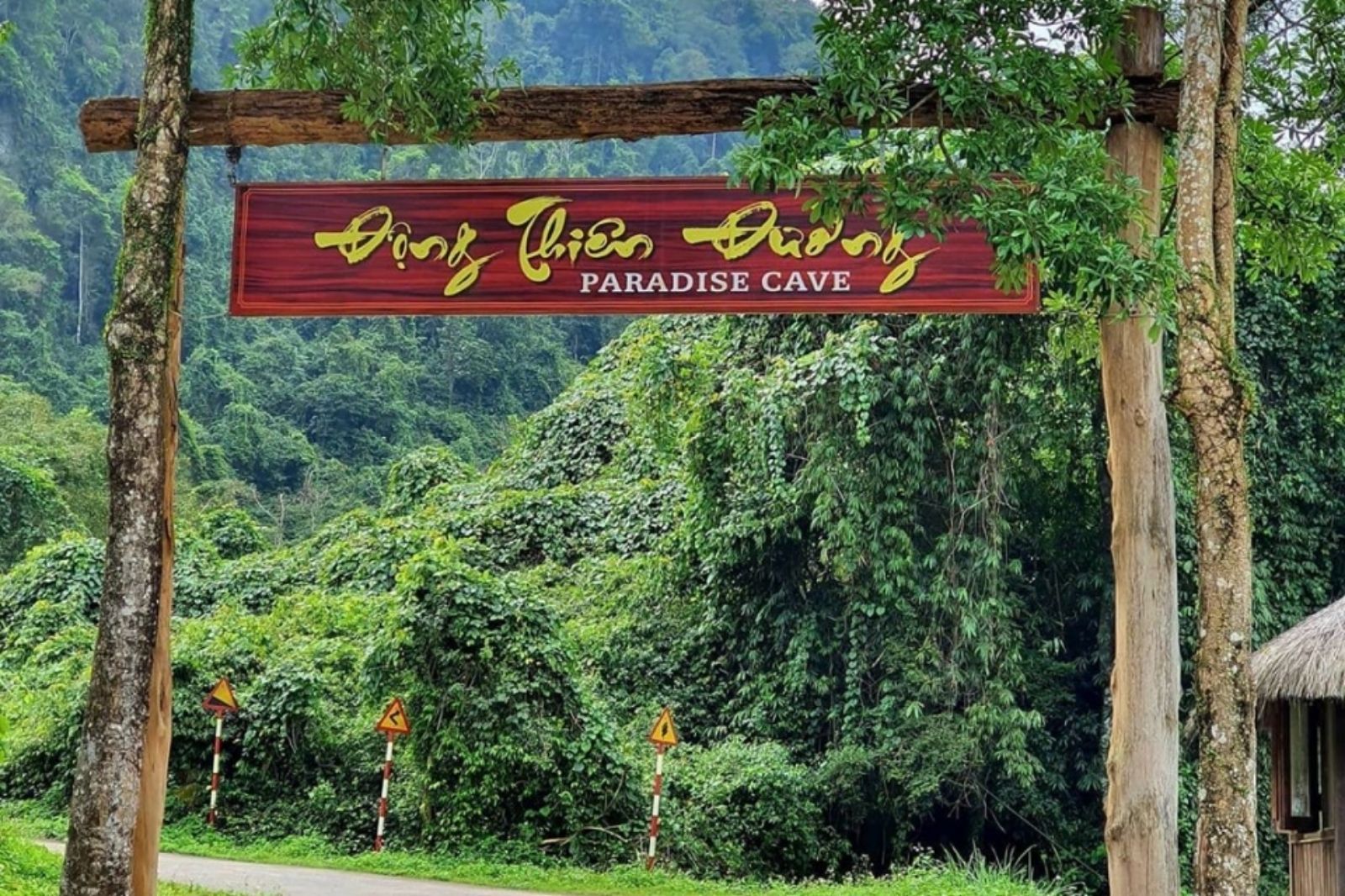 Cổng khu du lịch Động Thiên Đường 