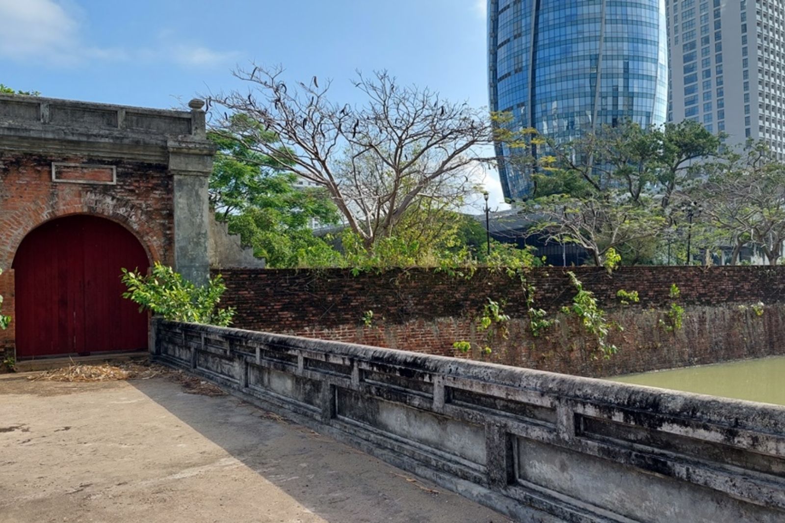 Cổng phía Nam của thành Điện Hải  